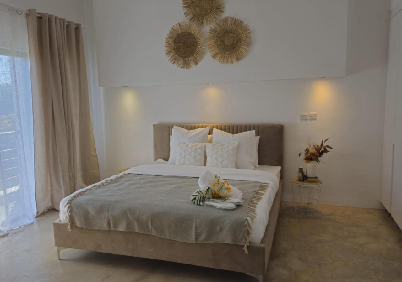 Three-Bedroom Villa photo 1
