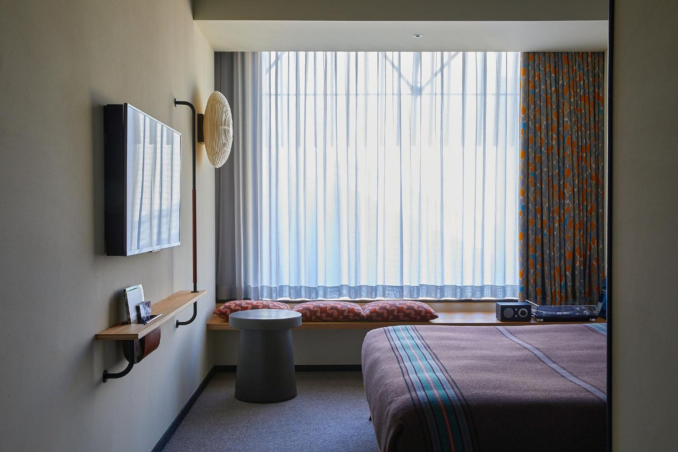 Deluxe King Room photo 1