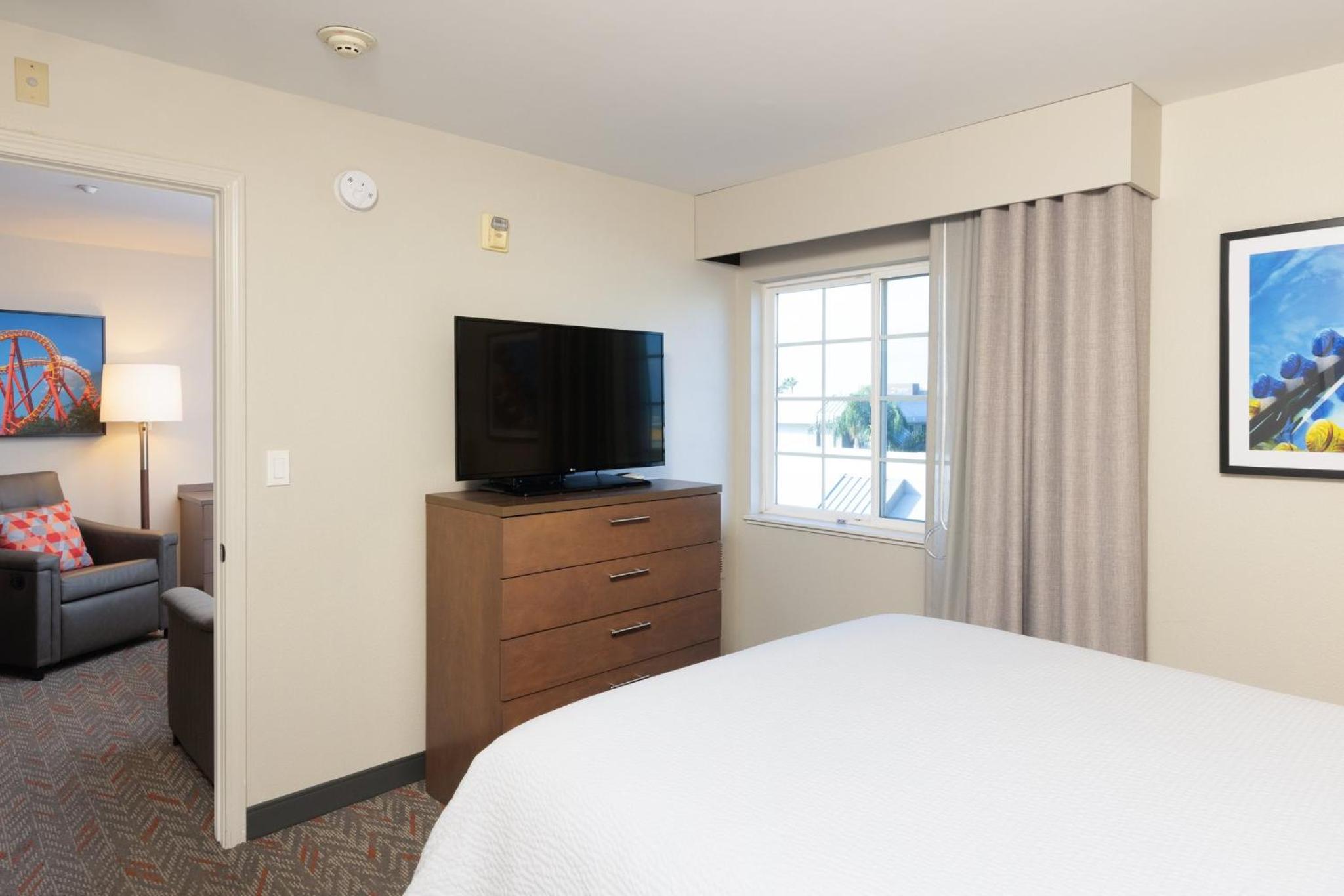 One-Bedroom Queen Suite with Shower - Photo 3