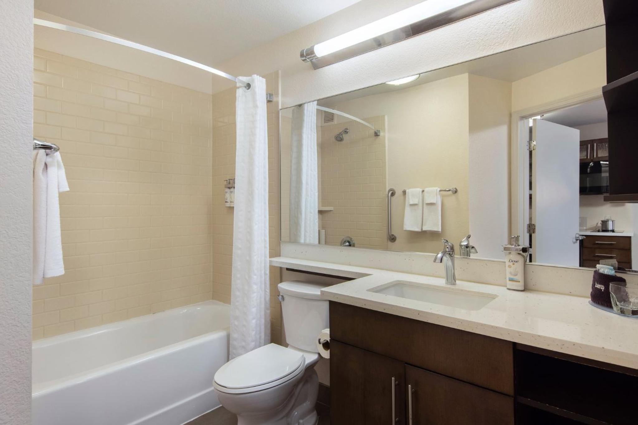 Queen Studio Suite - Communication Accessible - Photo 4