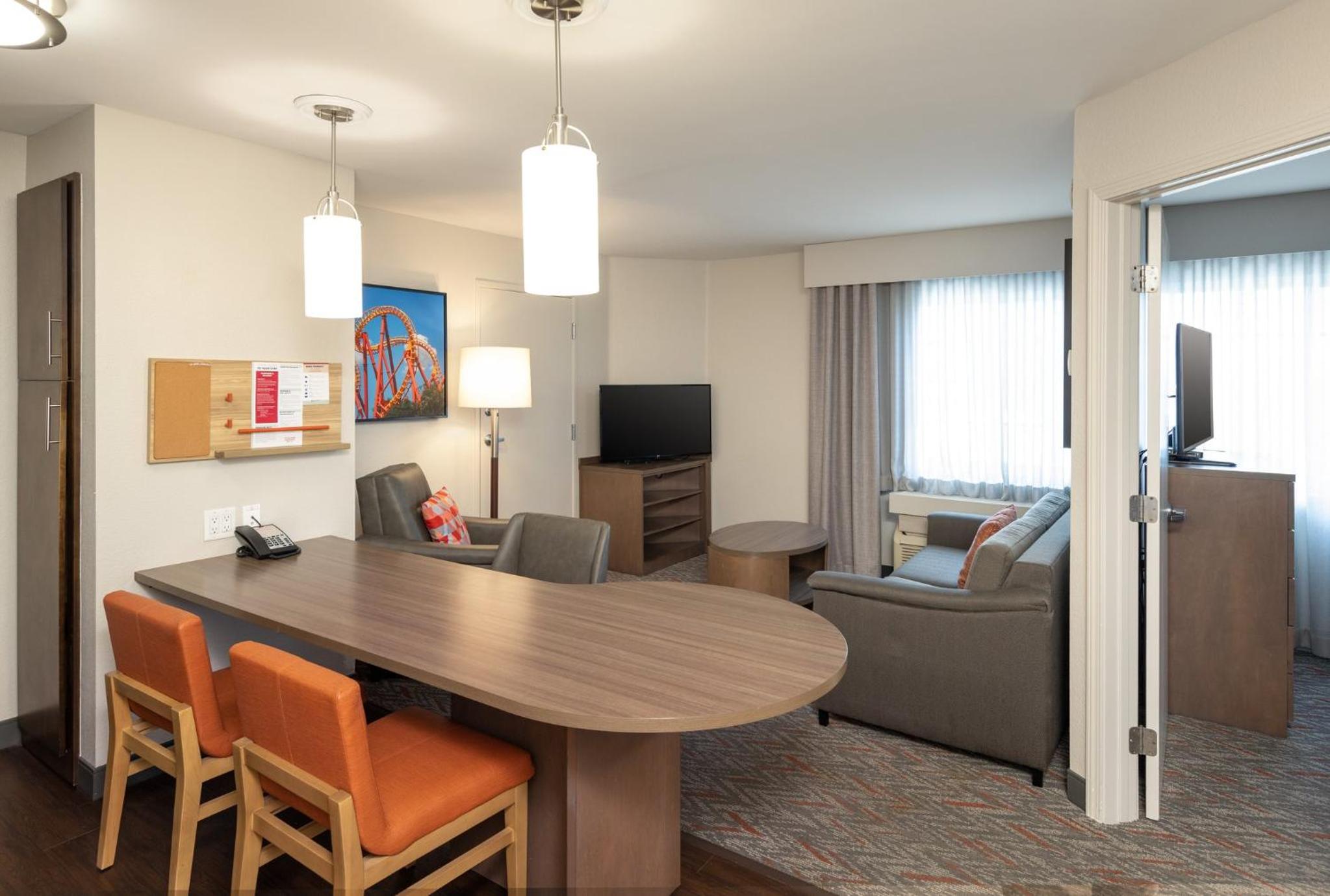 One-Bedroom Queen Suite photo 2