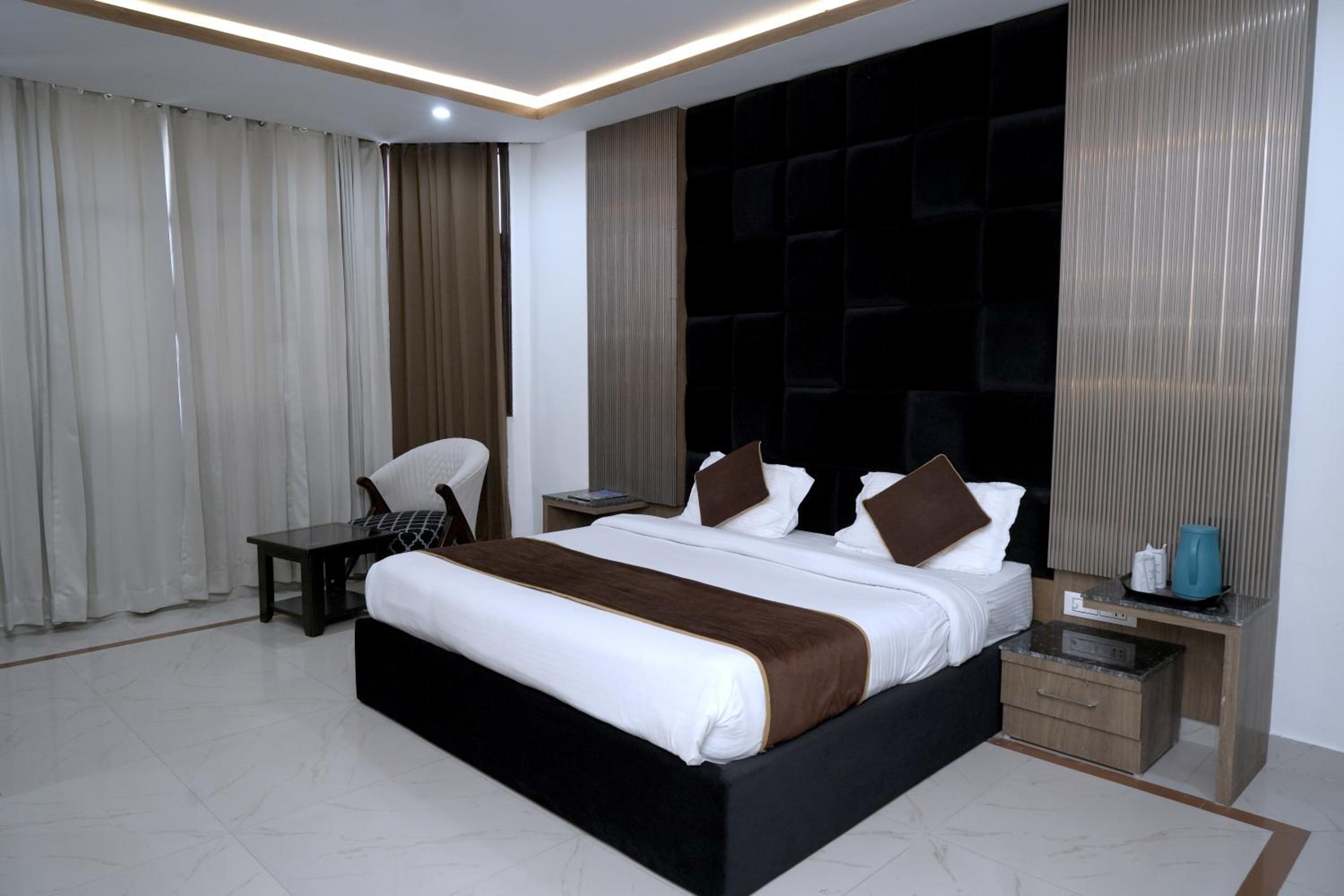 Double Room With Extra Bed photo 2