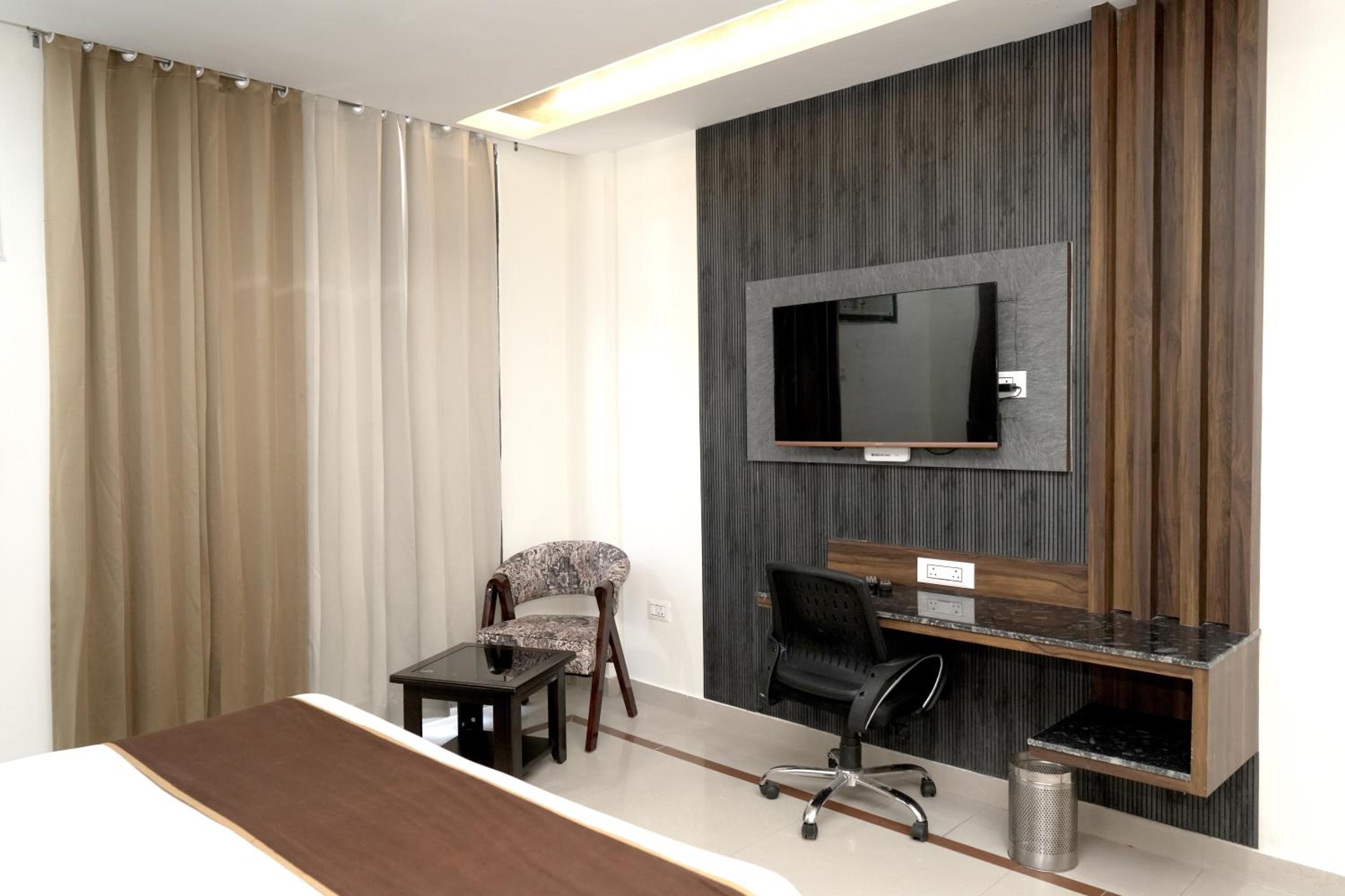 Double Room With Extra Bed photo 3
