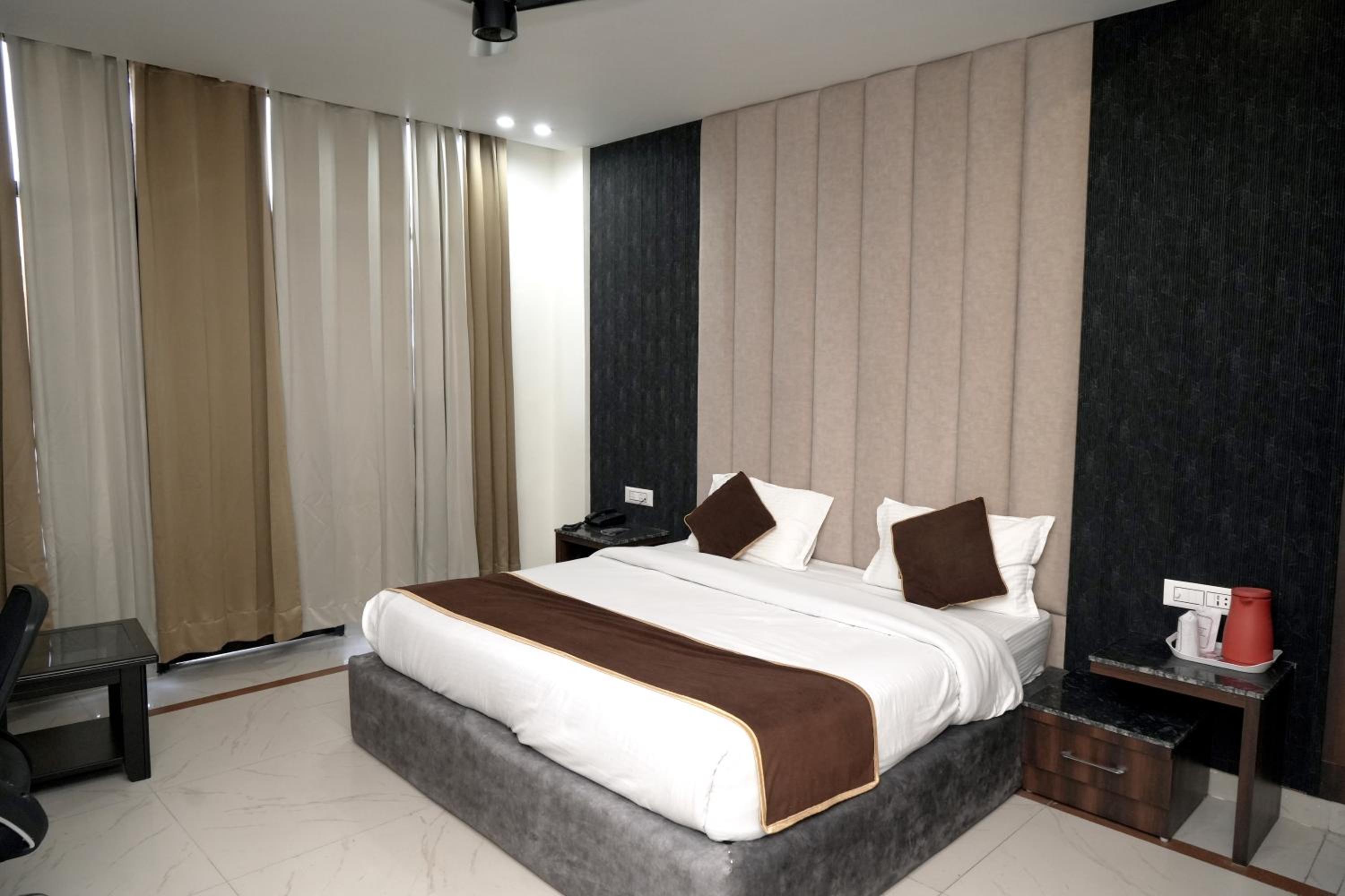 Double Room With Extra Bed photo 1