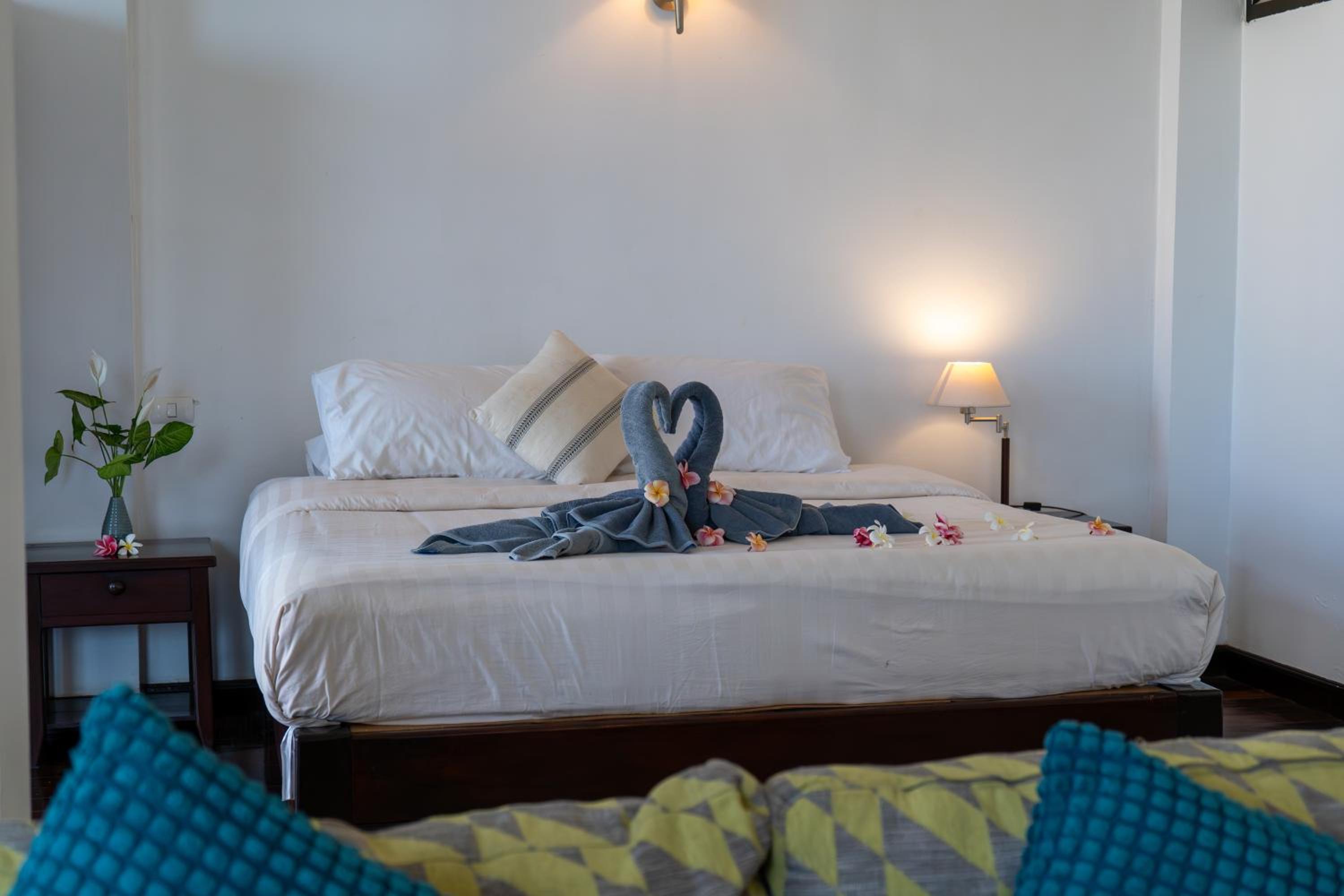 Junior Suite with Balcony - Photo 6