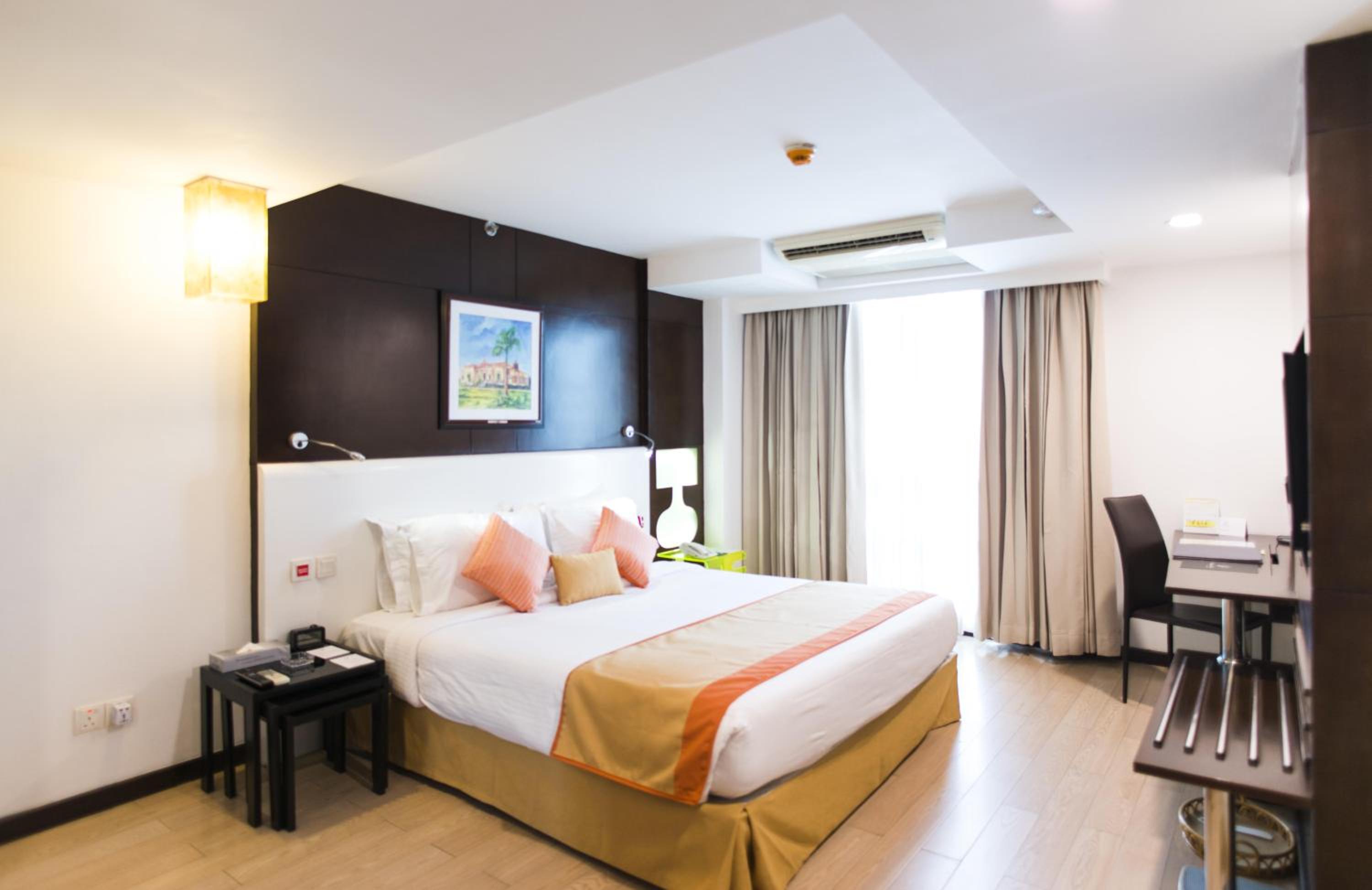 Deluxe Double Room with Balcony photo 2