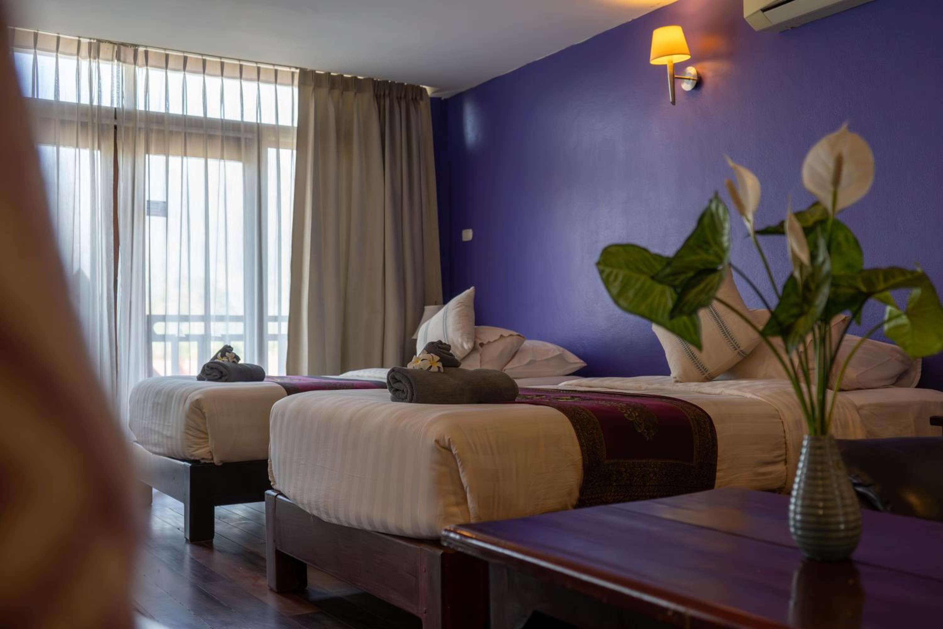 Family Suite with Balcony - Photo 7