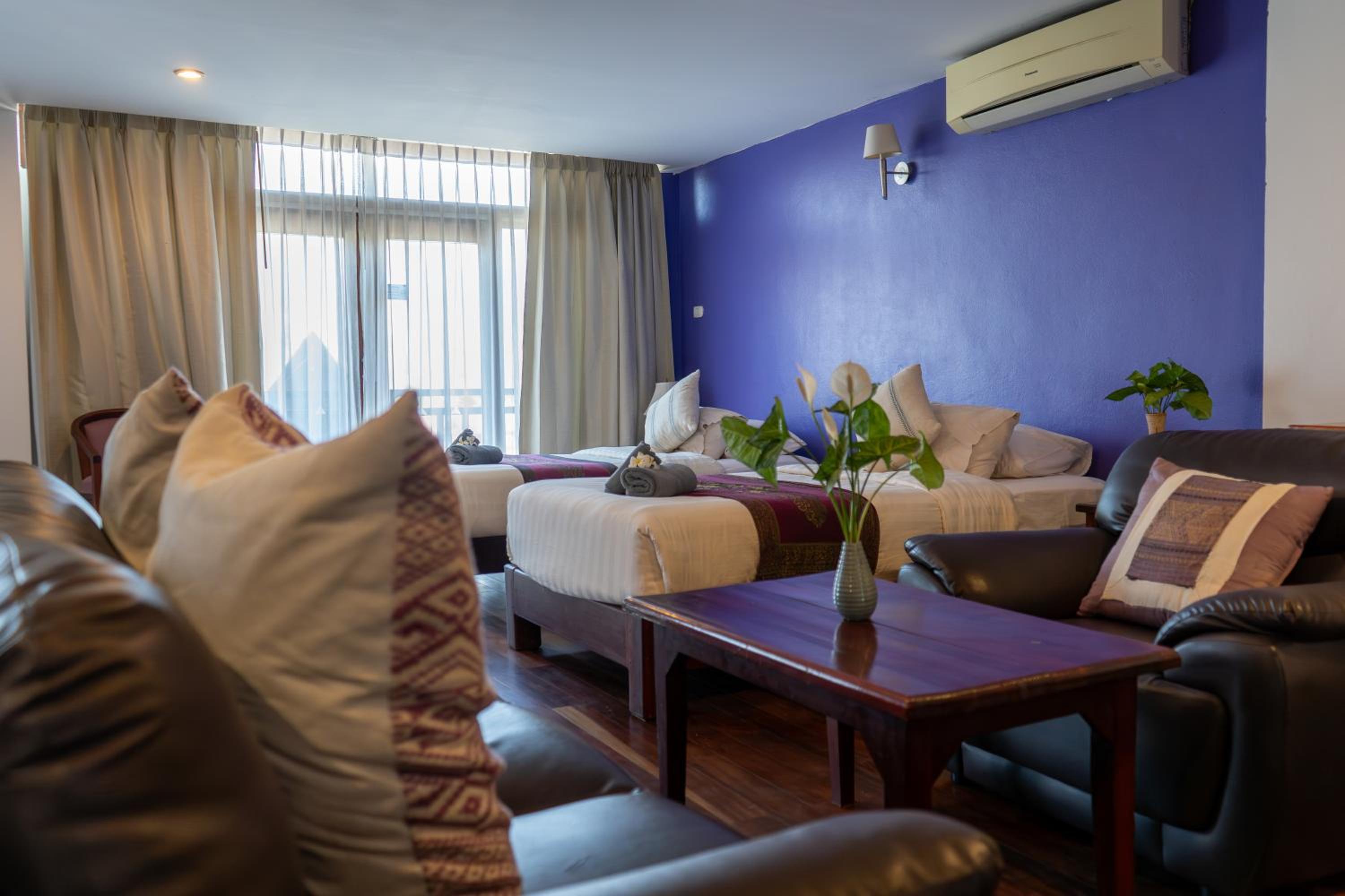 Family Suite with Balcony - Photo 8