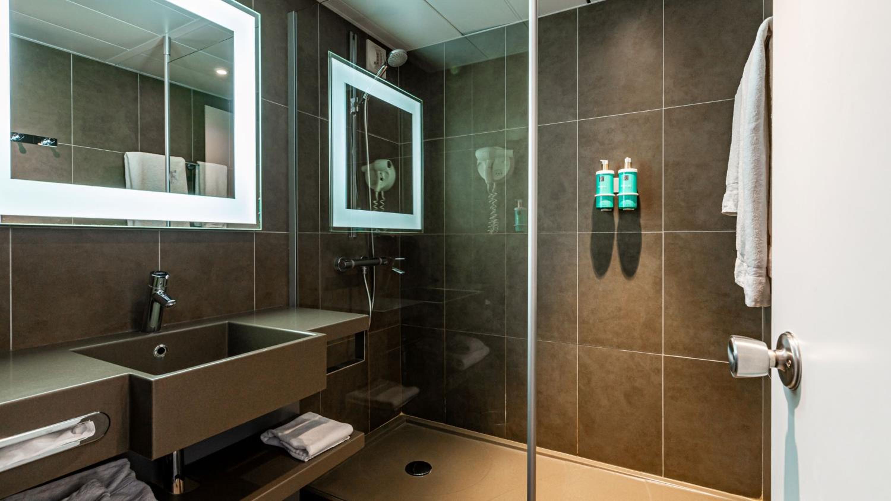 Superior Quadruple Room photo 2