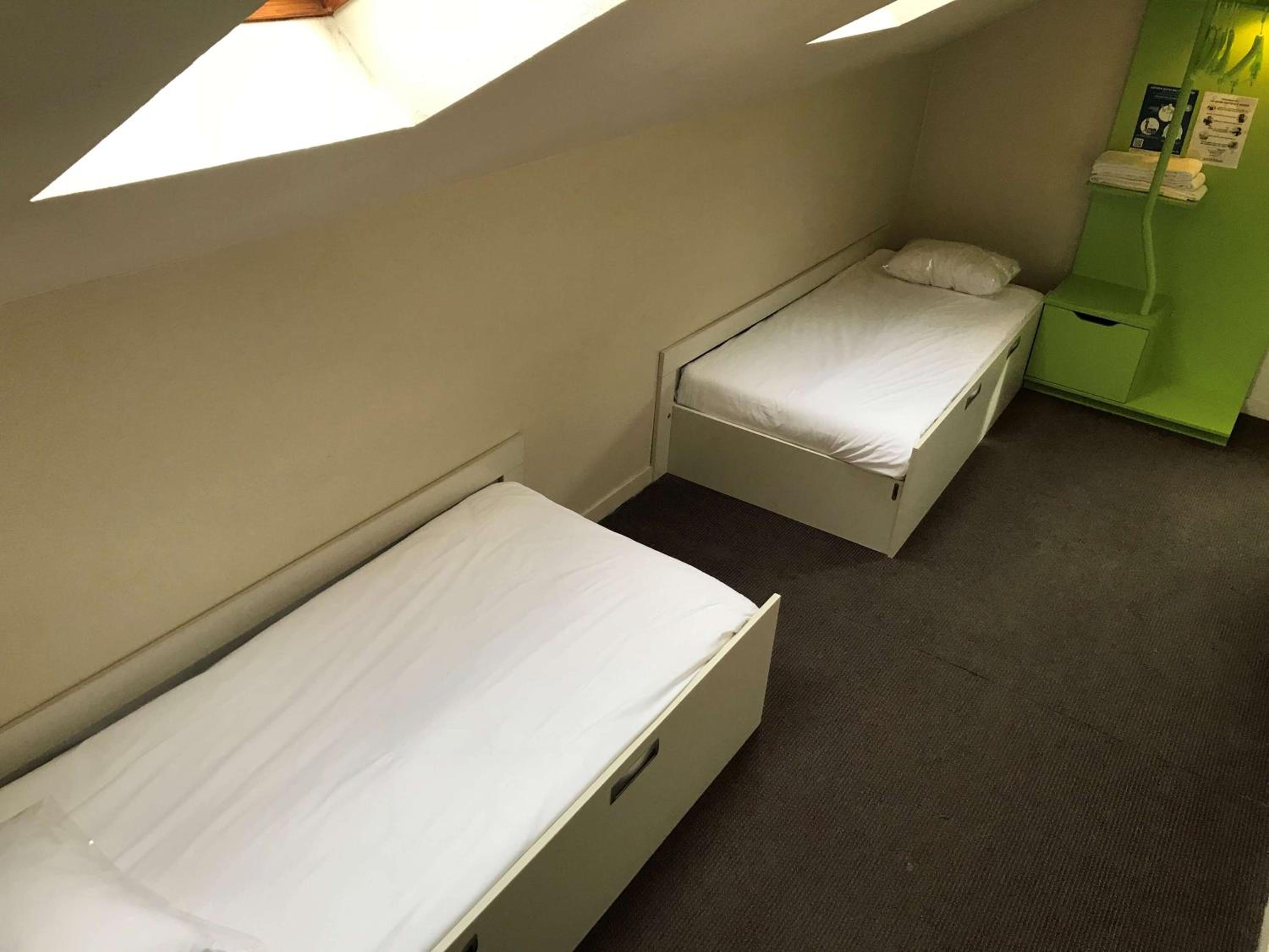 One Double Bed  3 Single Beds - Photo 3