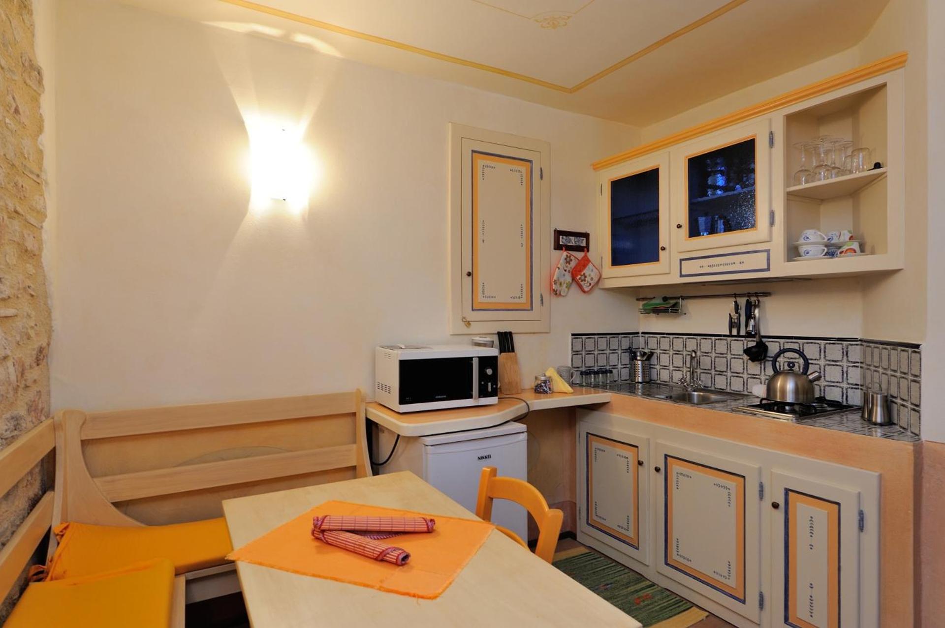 One-Bedroom Apartment - Photo 3