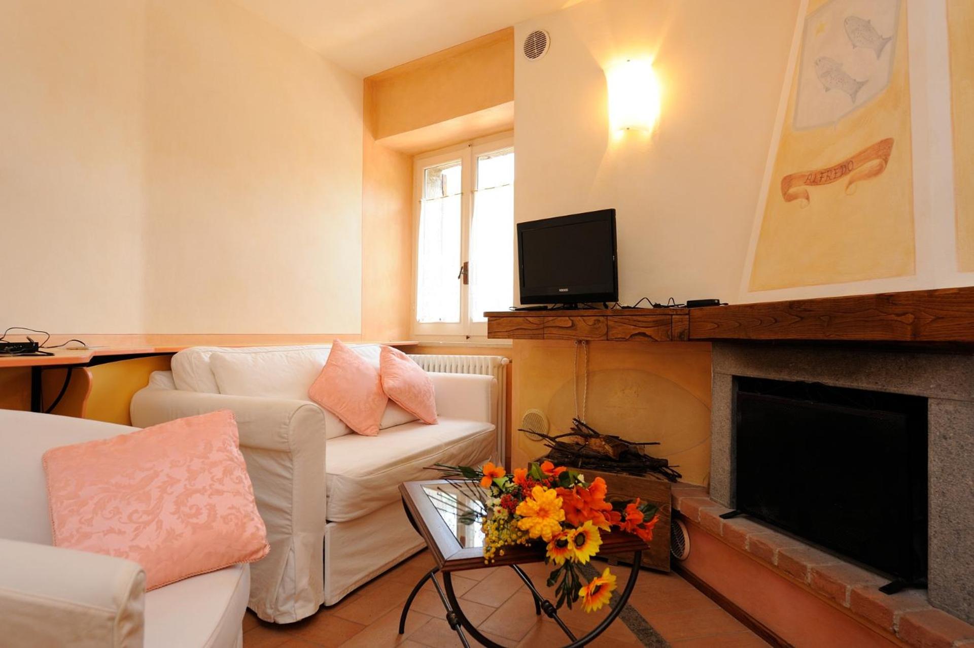 One-Bedroom Apartment - Photo 8