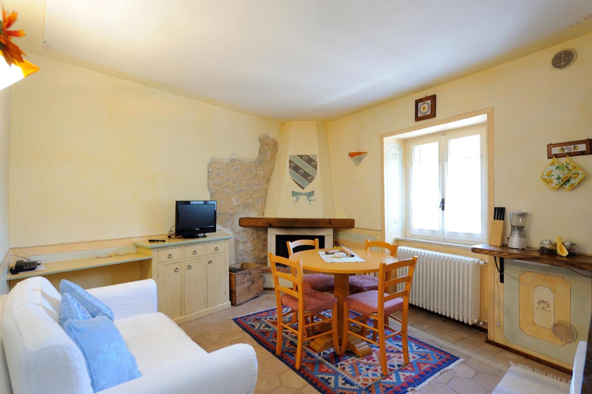 One-Bedroom Apartment - Photo 2