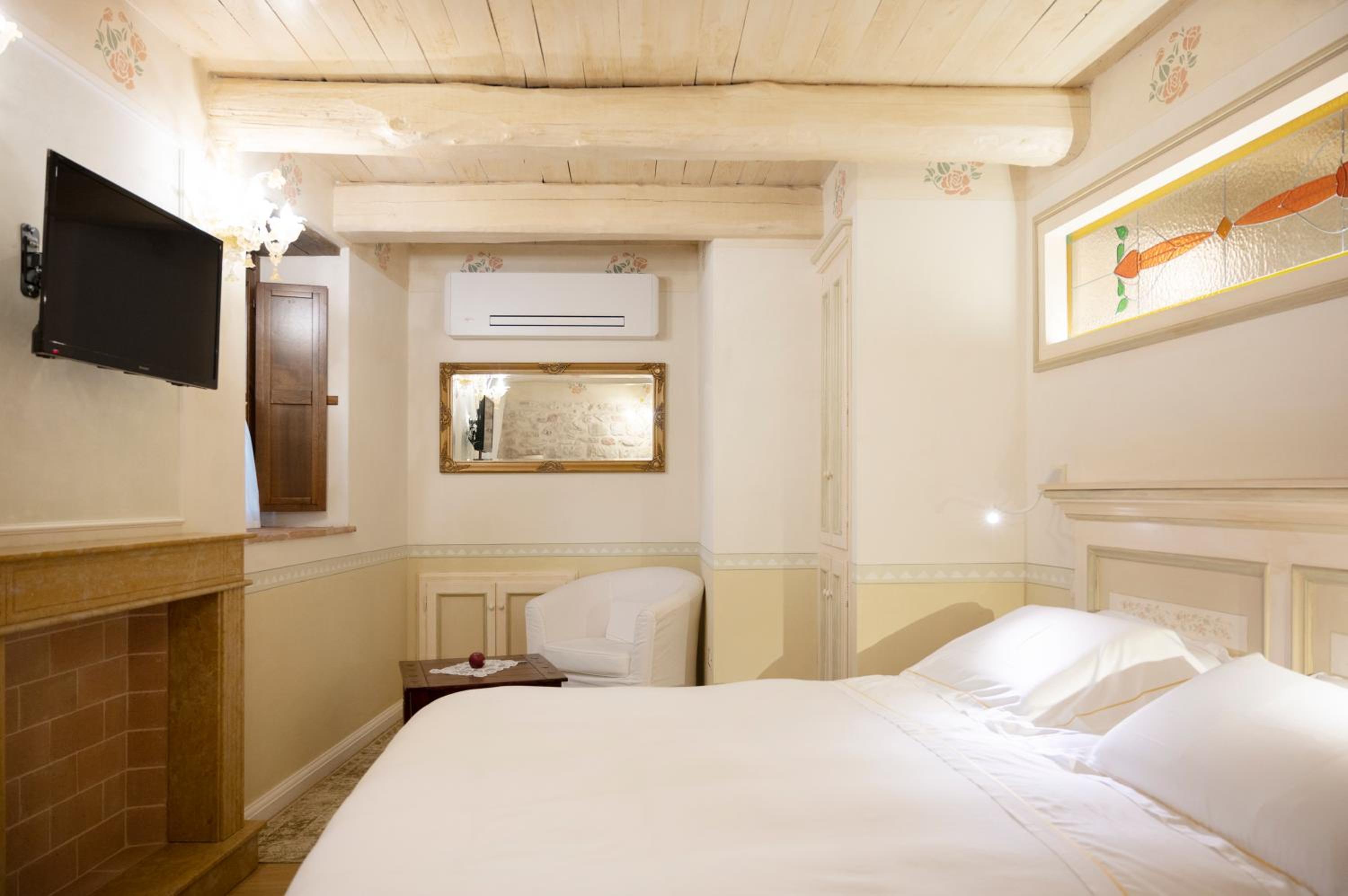 Deluxe Room - Photo 1