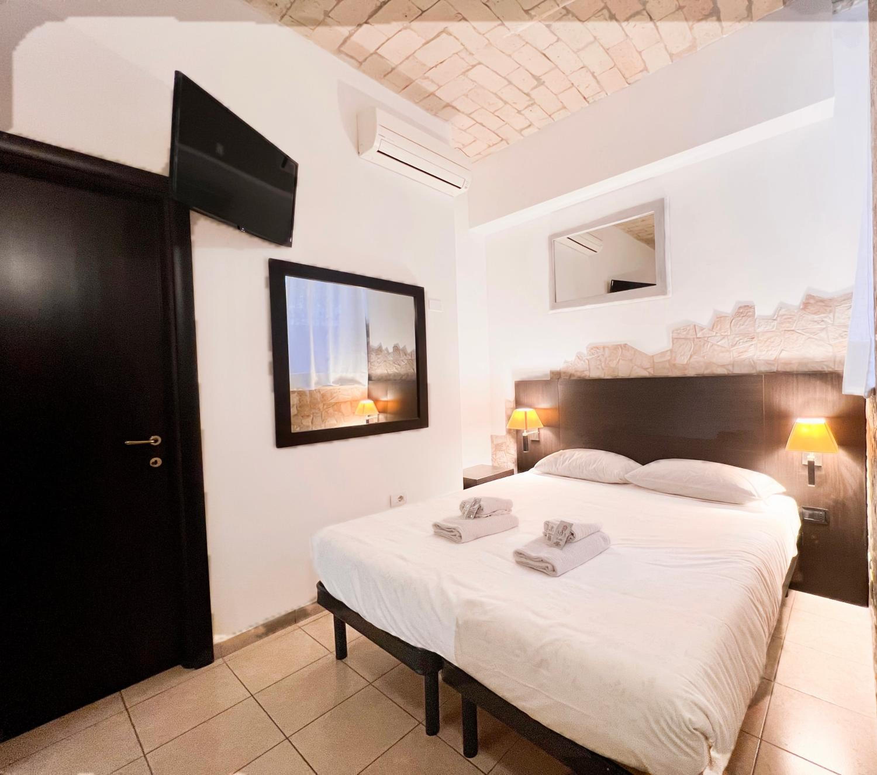 Standard Double Room photo 3