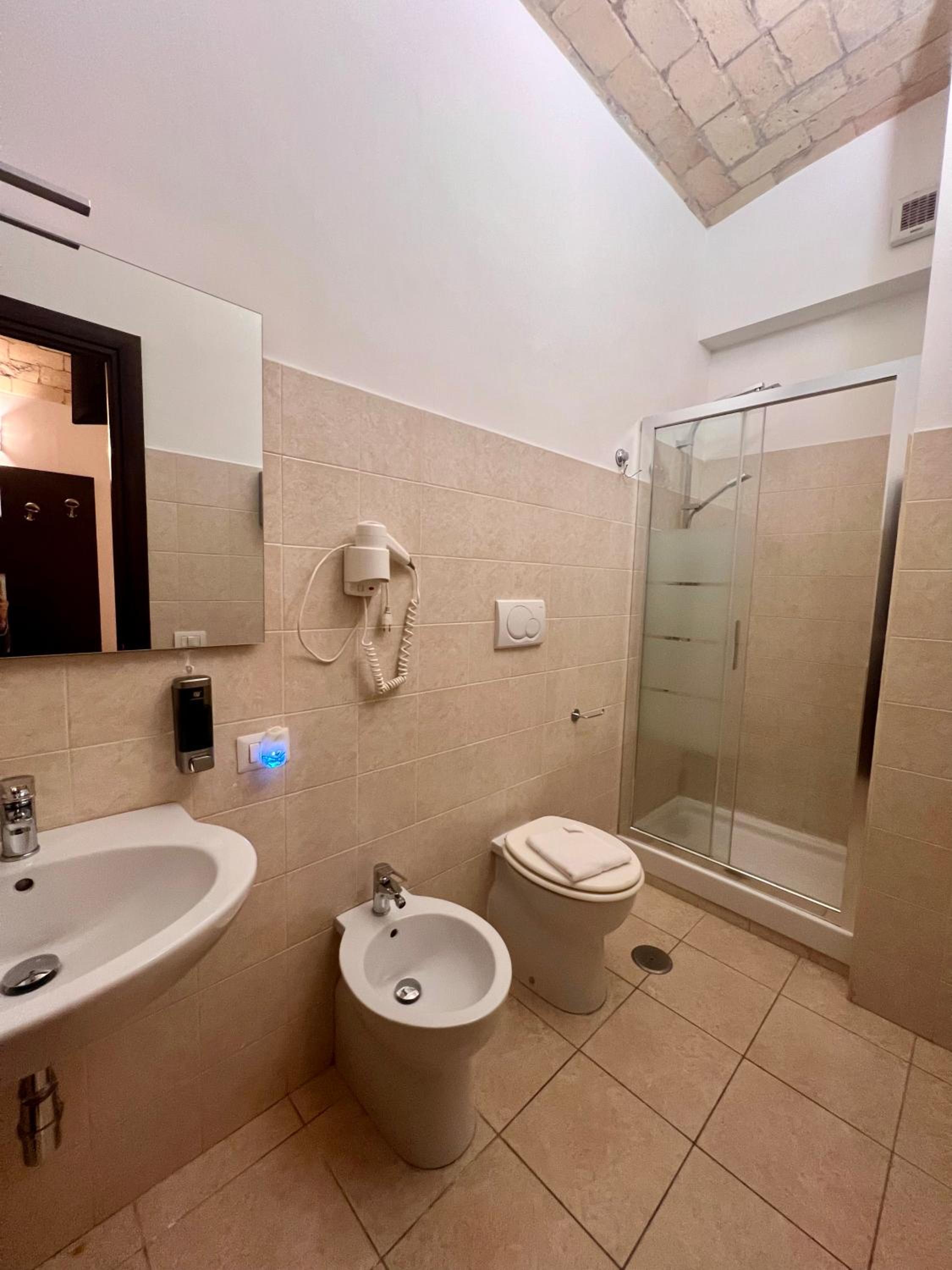 Standard Double Room photo 2