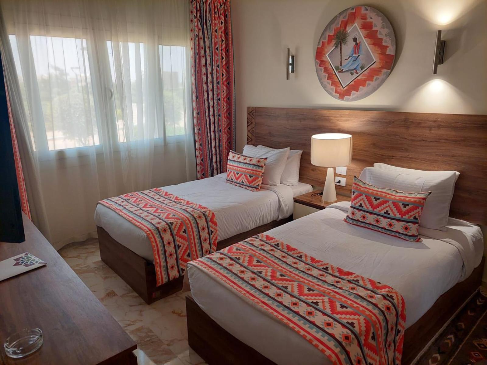 Two Bedroom Suite Lake & Pool View - Photo 2
