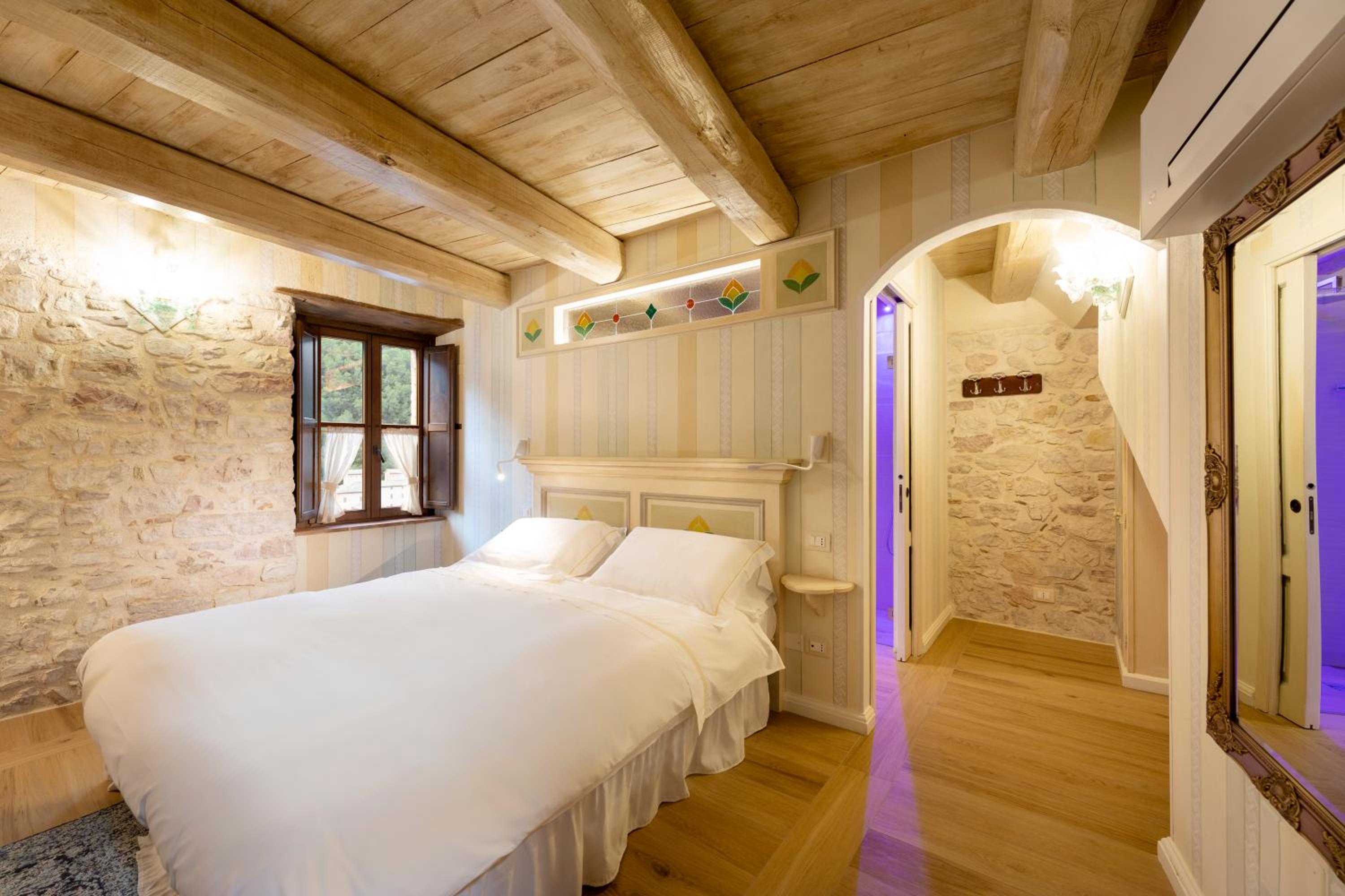Deluxe Room - Photo 4