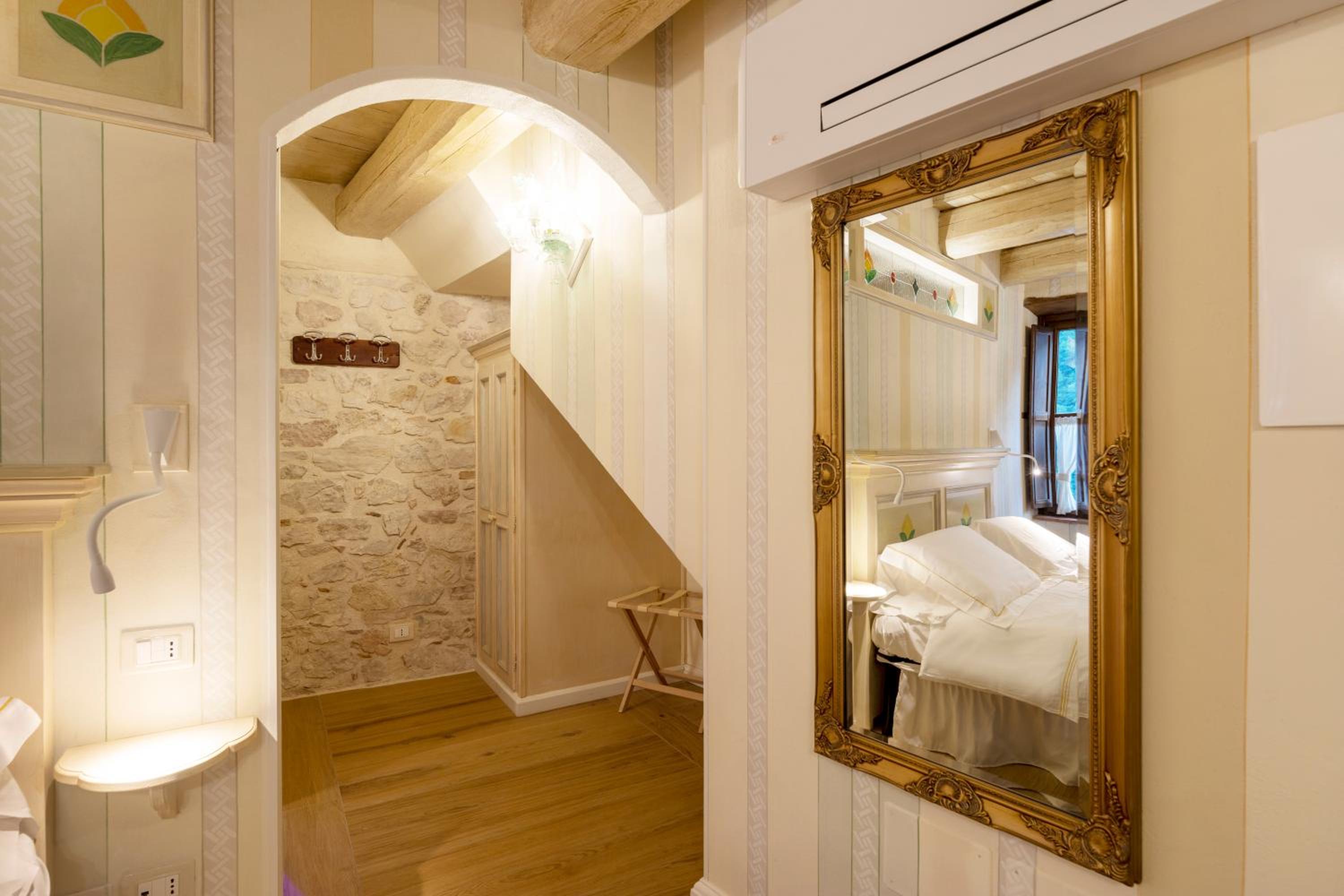 Deluxe Room - Photo 3