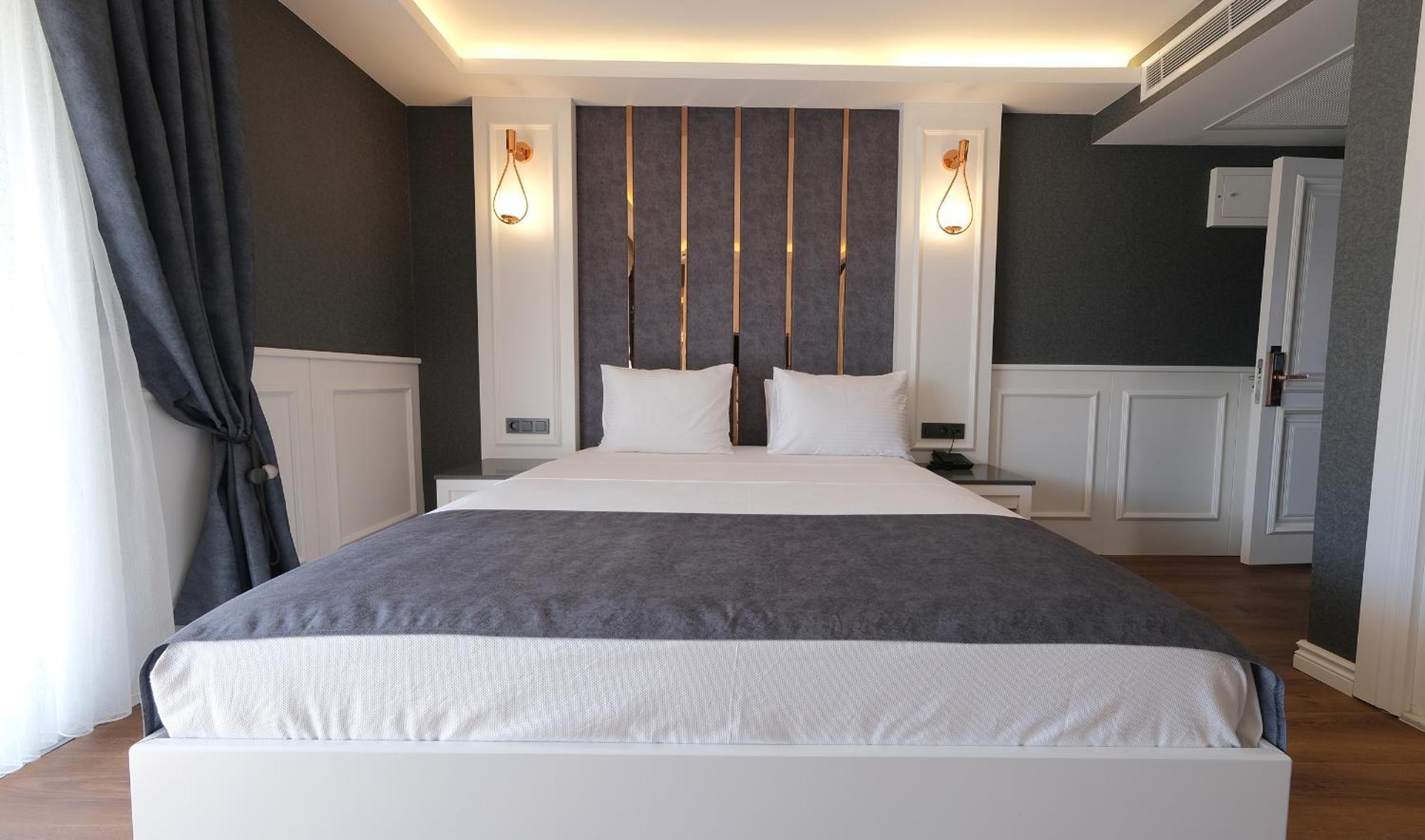 Standard Double or Twin Room thumbnail 5