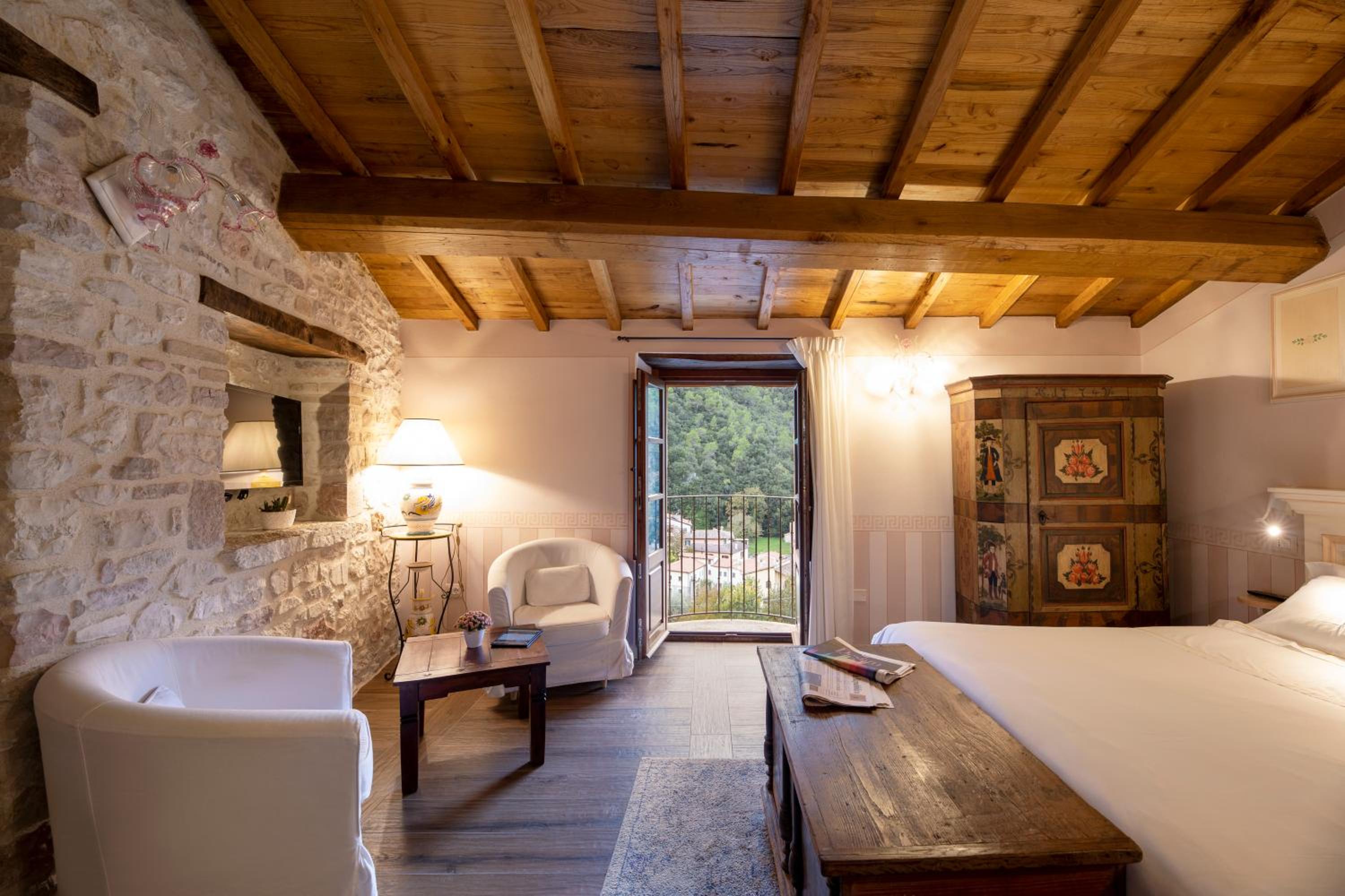 Deluxe Room - Photo 2