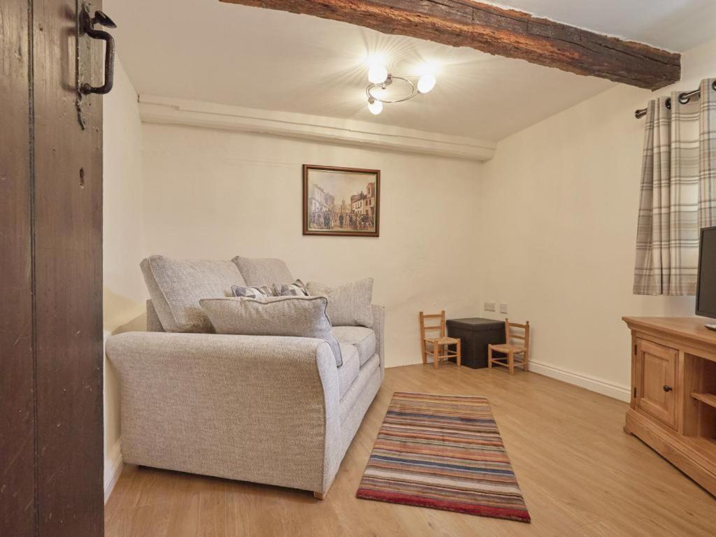Three-Bedroom House photo 2
