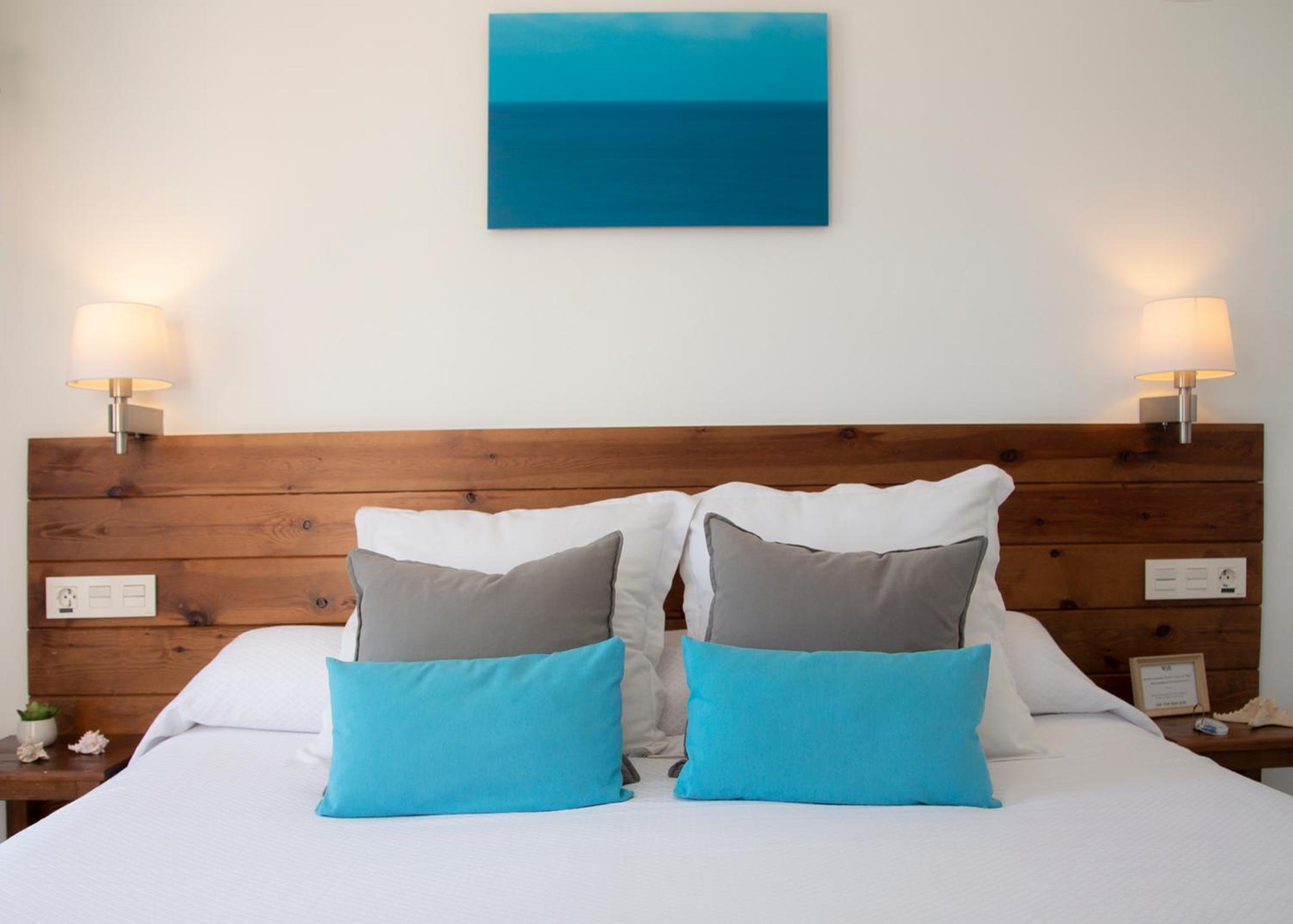 Double or Twin Room with Sea View - Photo 1