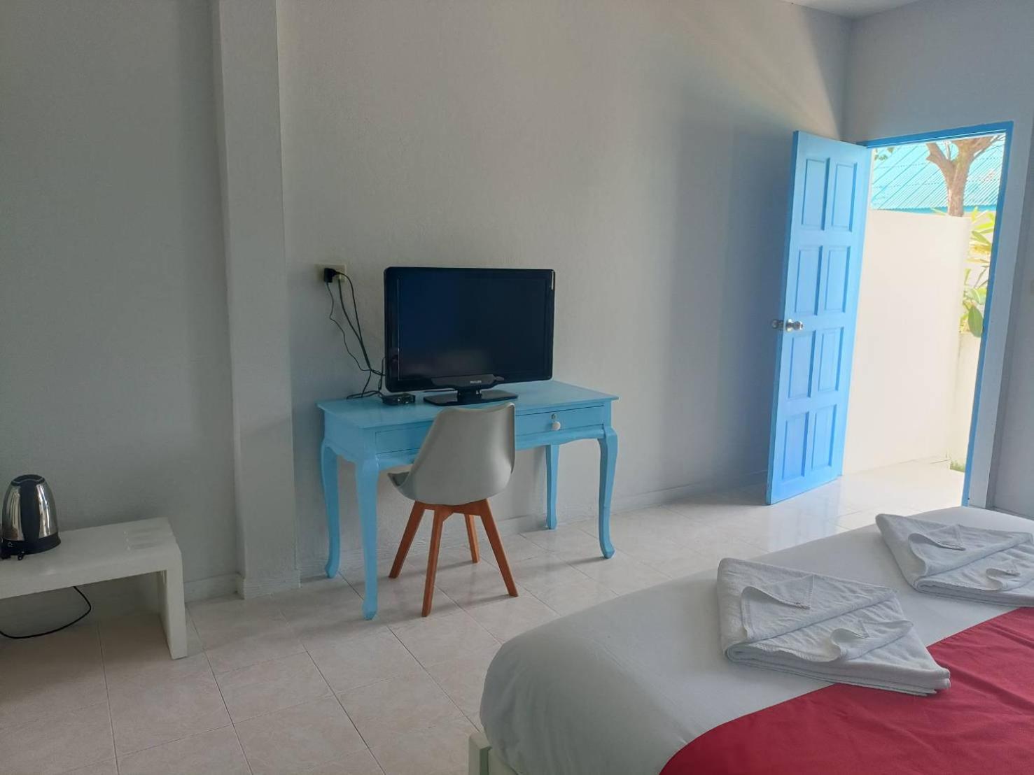 Deluxe Double Room - Photo 10