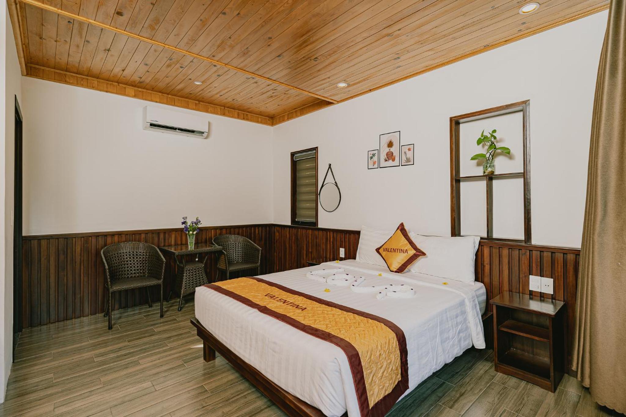 Deluxe Double Room with Balcony - Photo 1