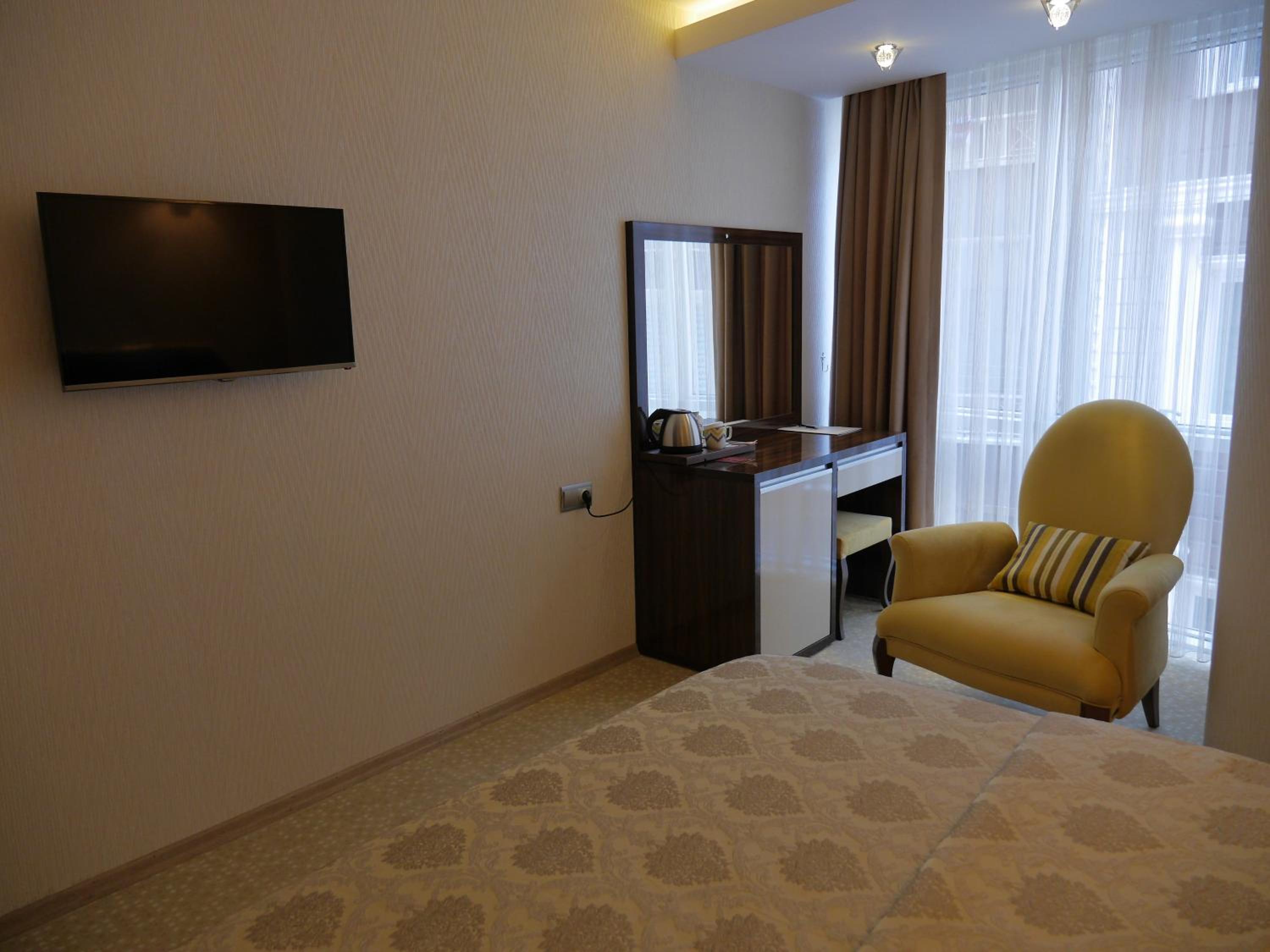 Large Double Room photo 3
