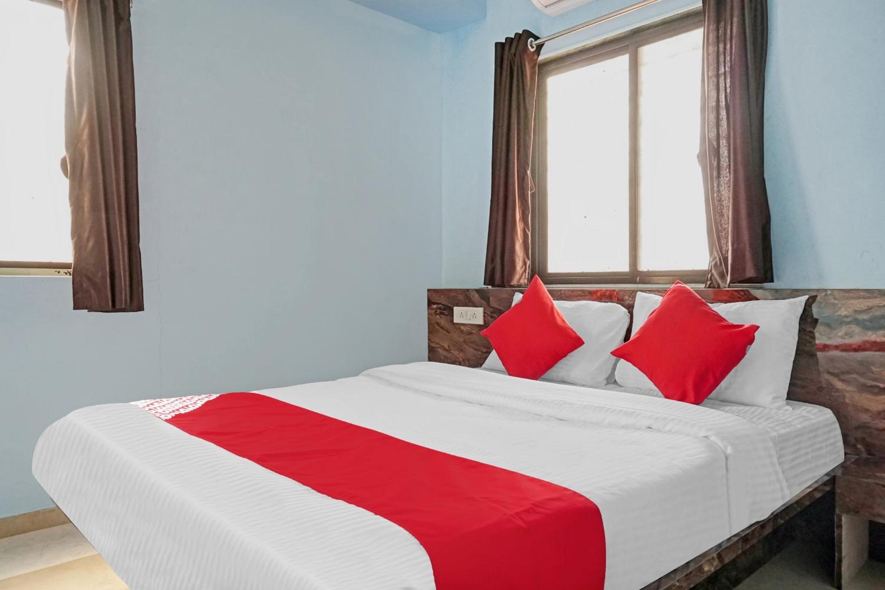 Triple Room with Balcony - Photo 12