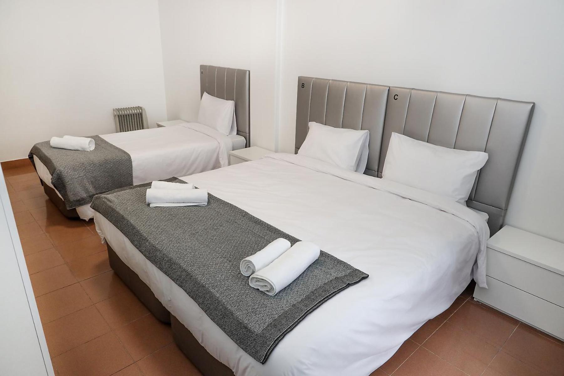 Basic Triple Room with Shared Bathroom photo 3