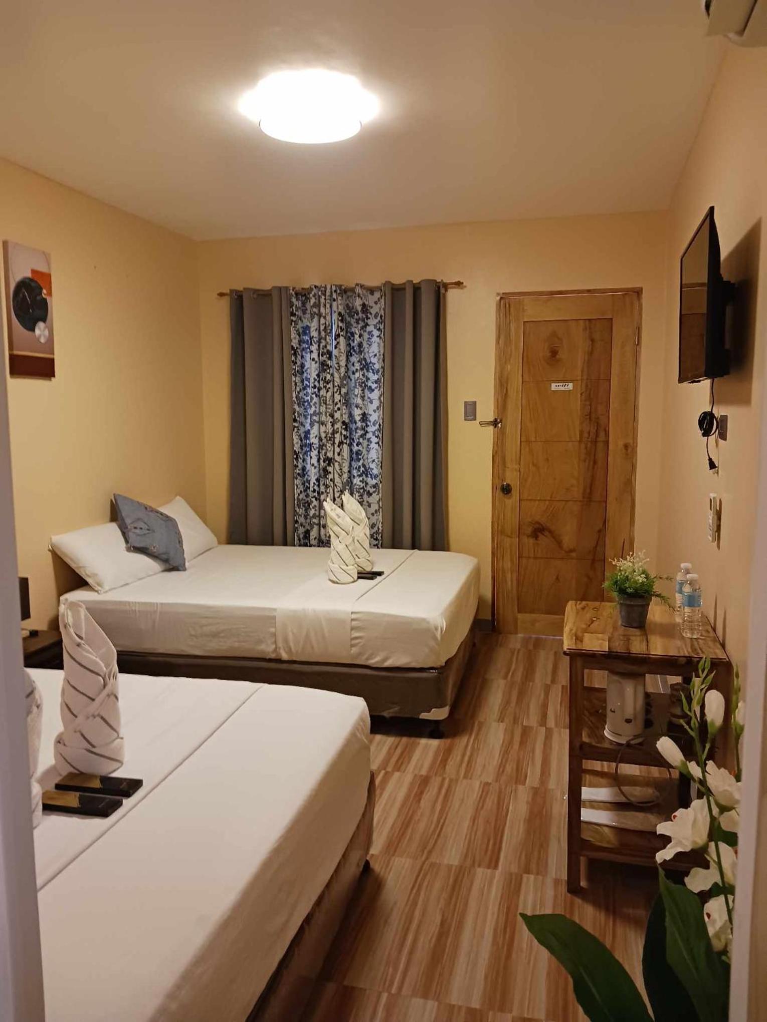 Quadruple Room with Private Bathroom photo 1