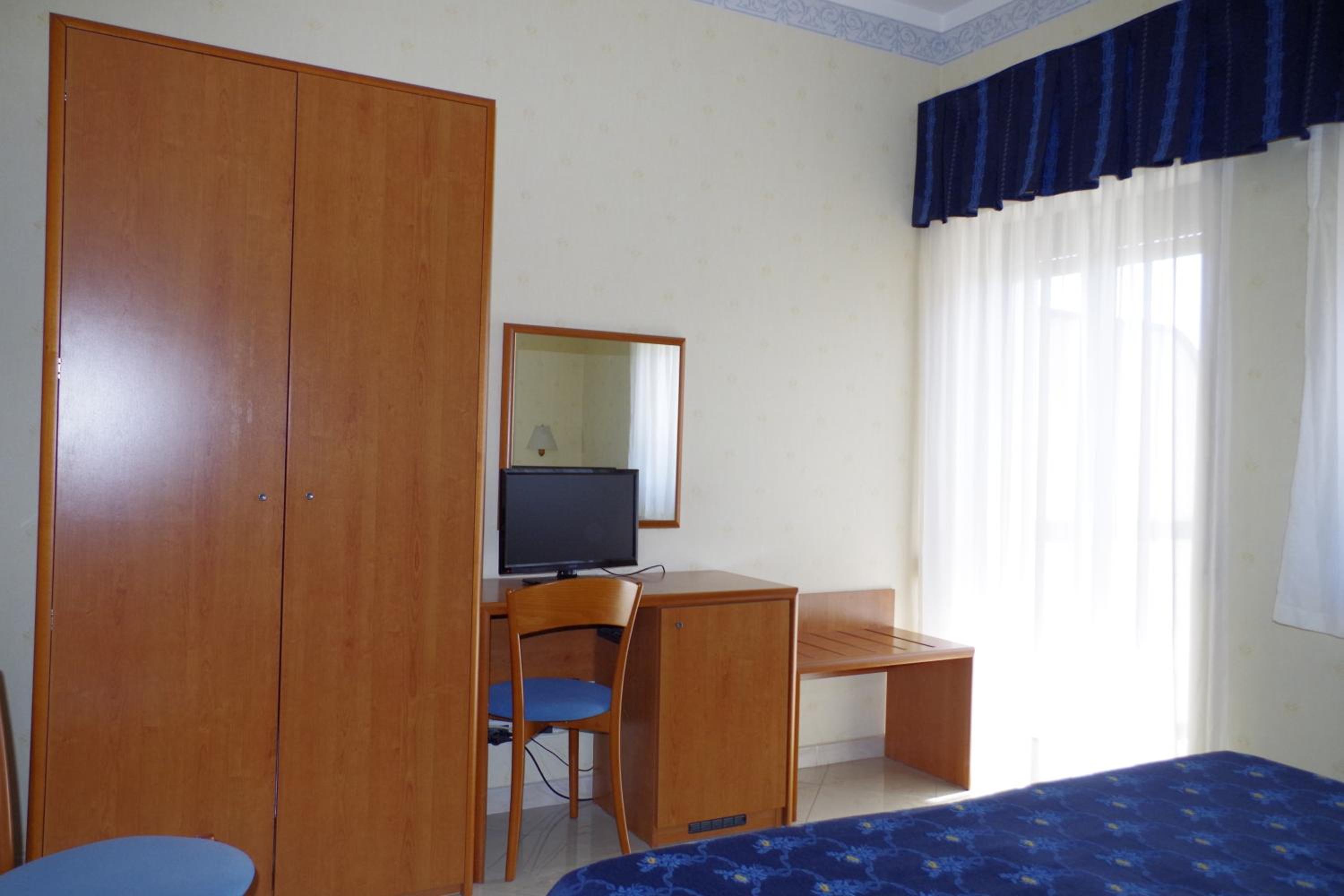 Budget Twin Room photo 2