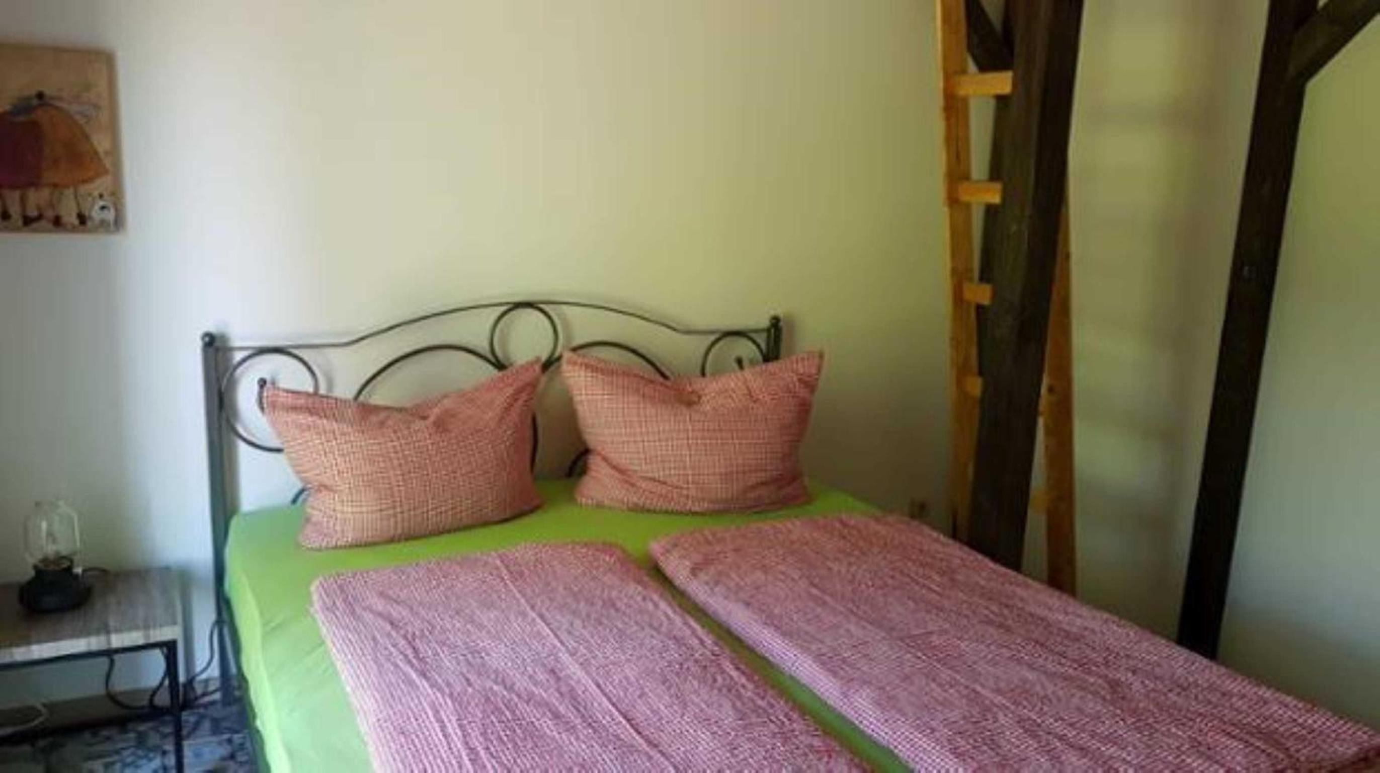 One-Bedroom Apartment with Shower photo 2