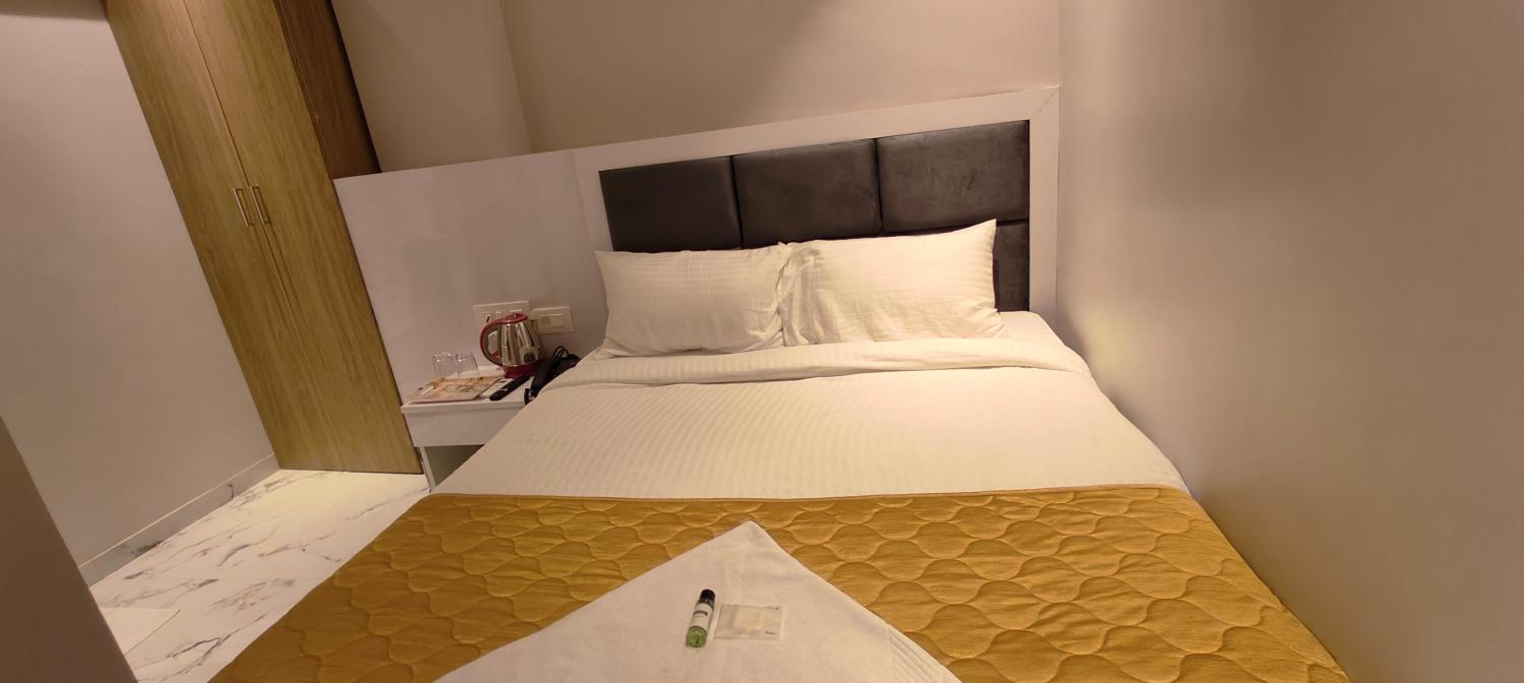 Double Room - Photo 2