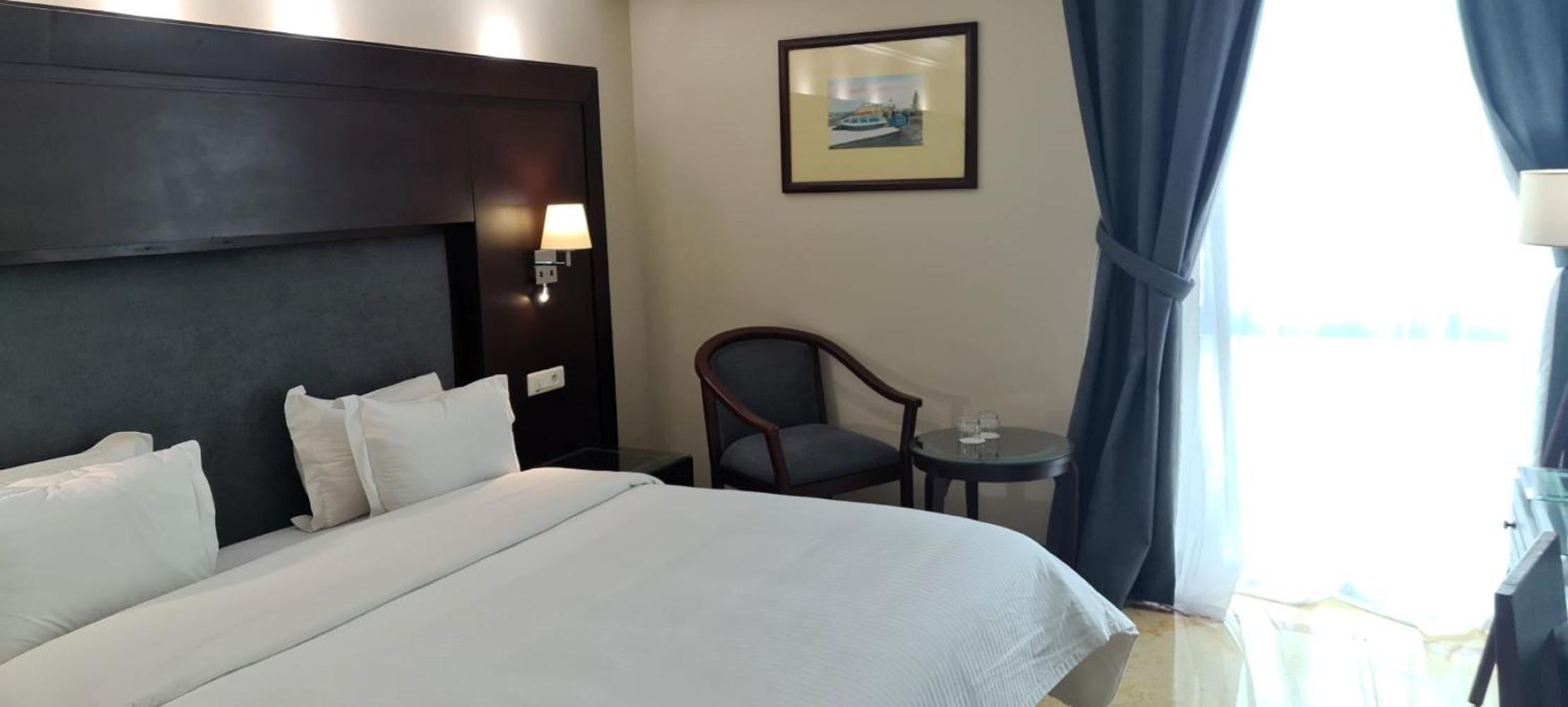 Deluxe Double Room (2 Adults + 1 Child) photo 3