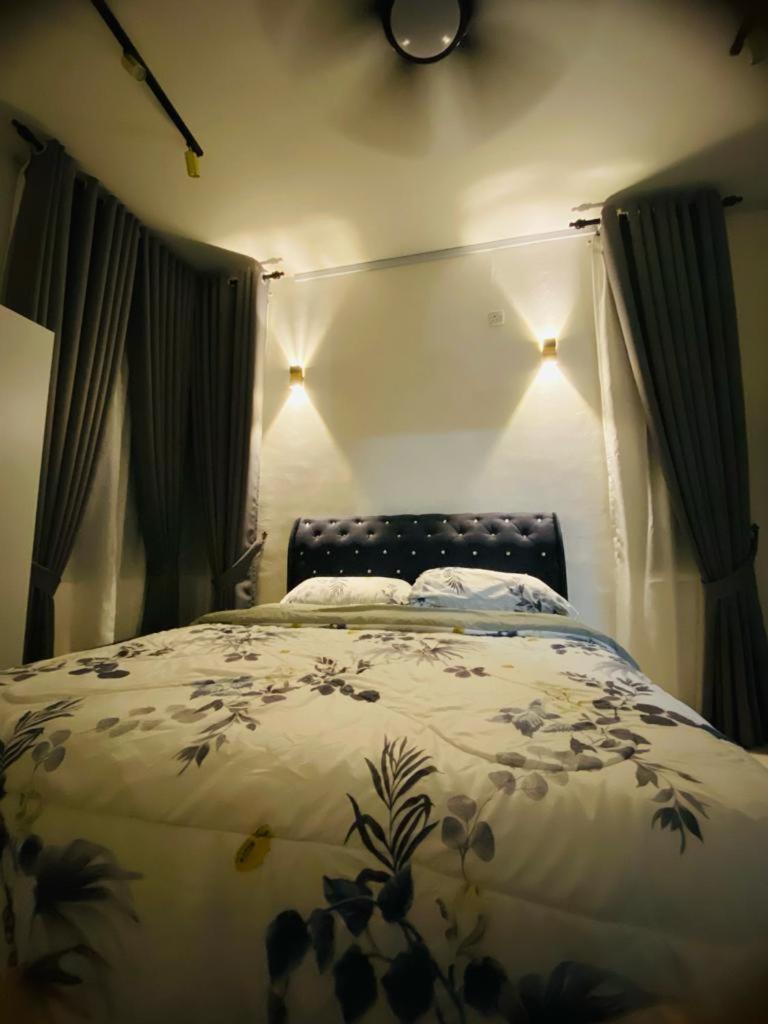 Three-Bedroom House photo 1