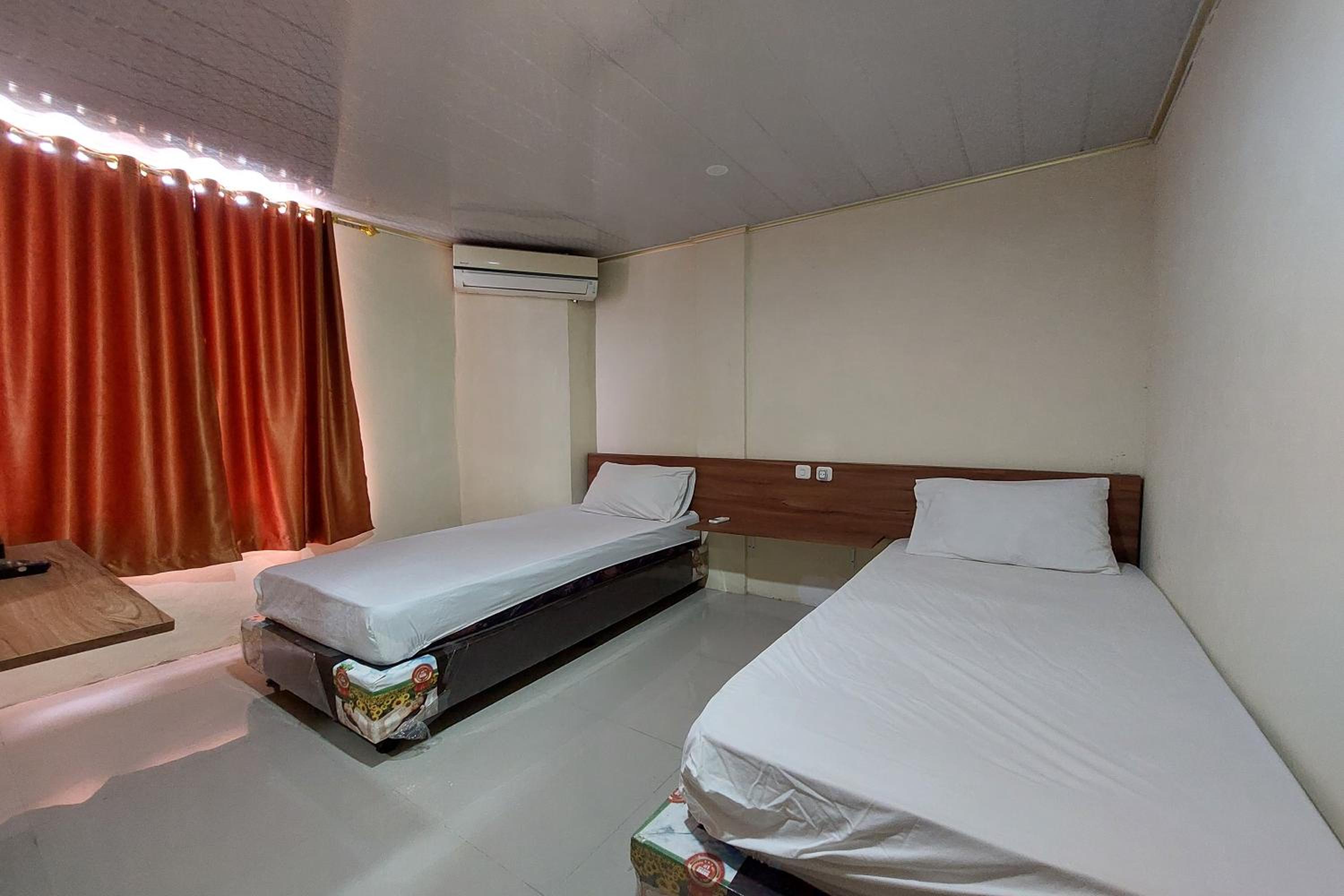 Standard Twin Room - Photo 1