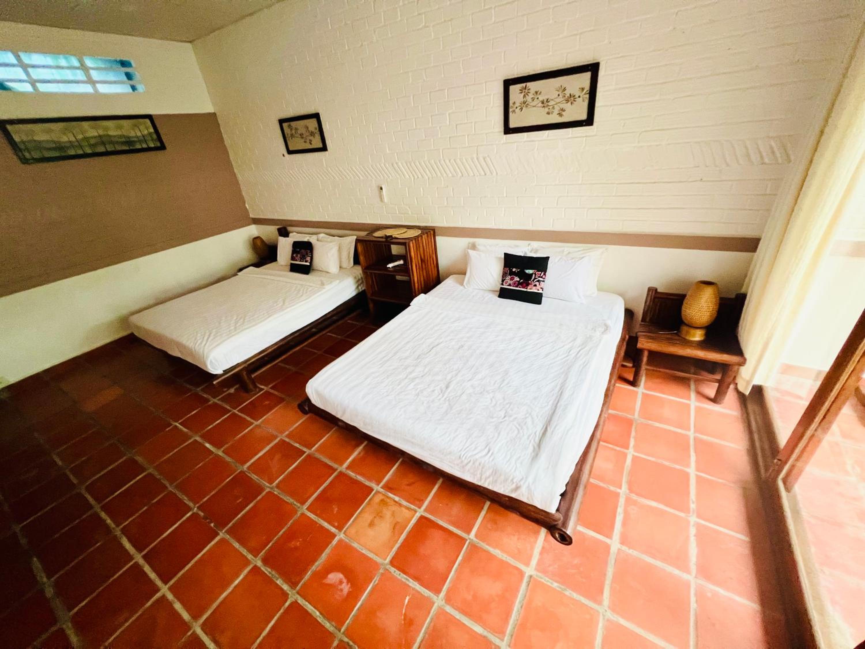 Queen Room with Two Queen Beds photo 2