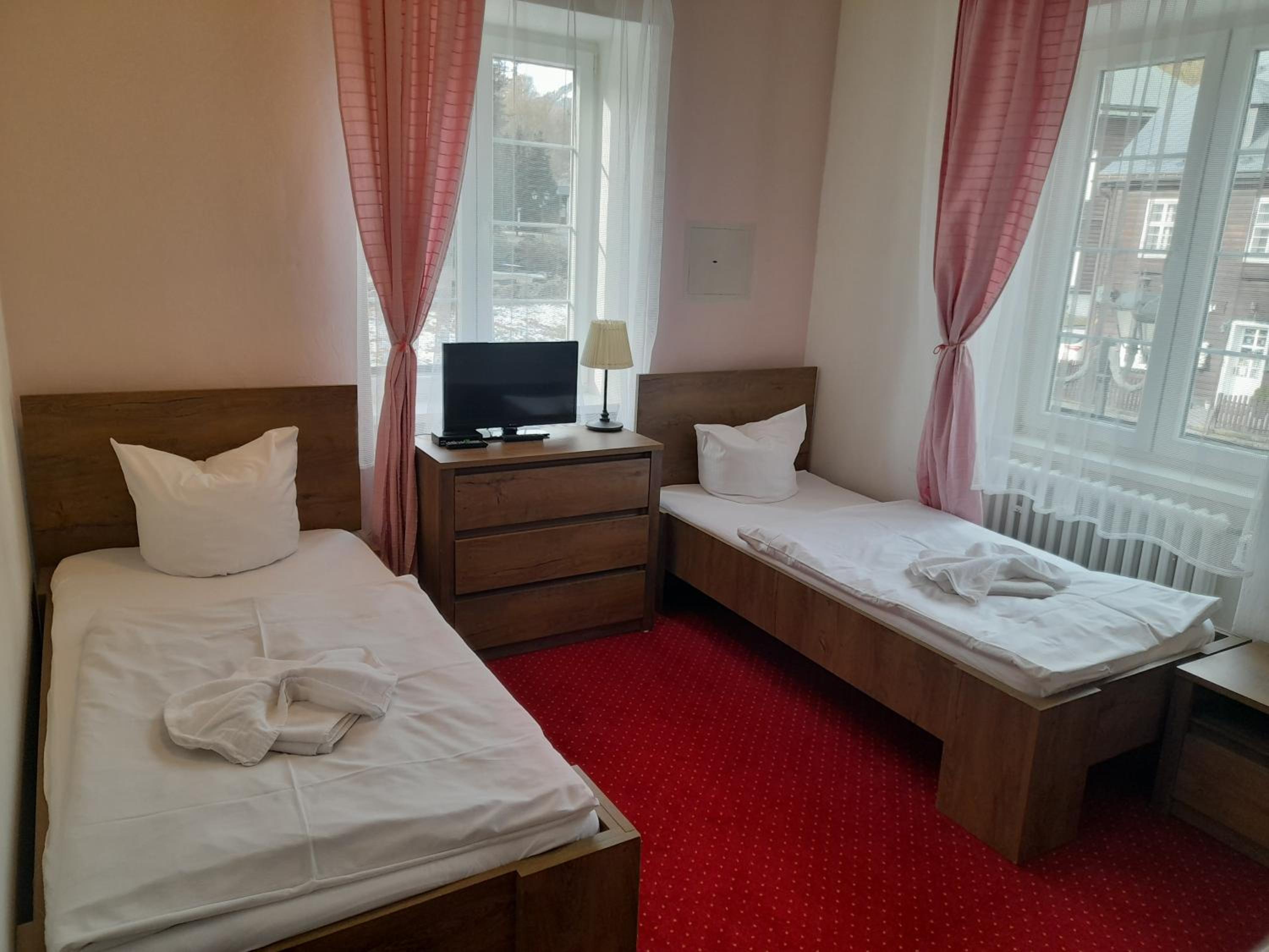 Quadruple Room with Private Bathroom photo 1