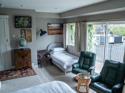 Family Room - Photo 2