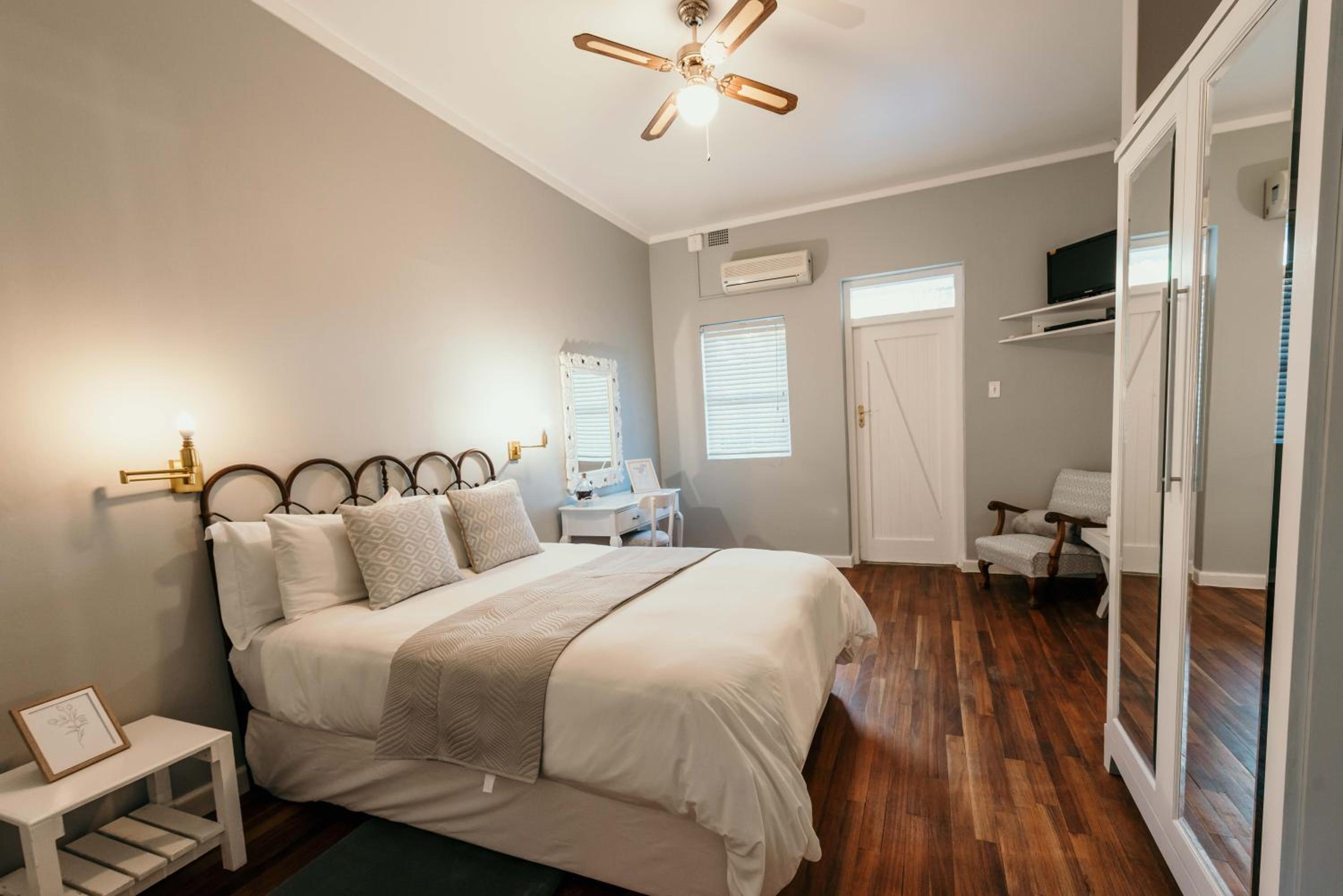 Double Room With Private Bathroom photo 1