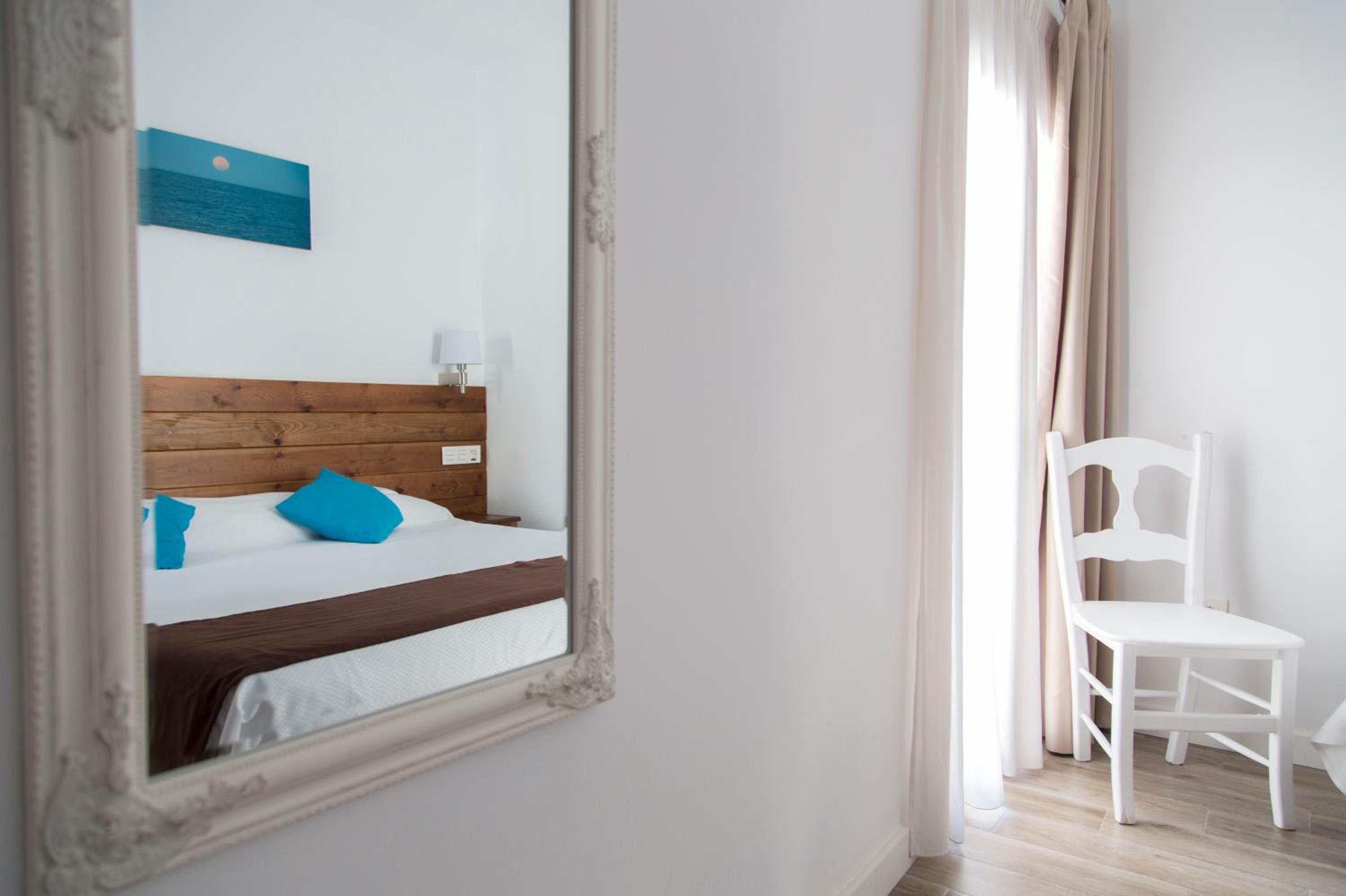 Standard Double or Twin Room - Photo 5