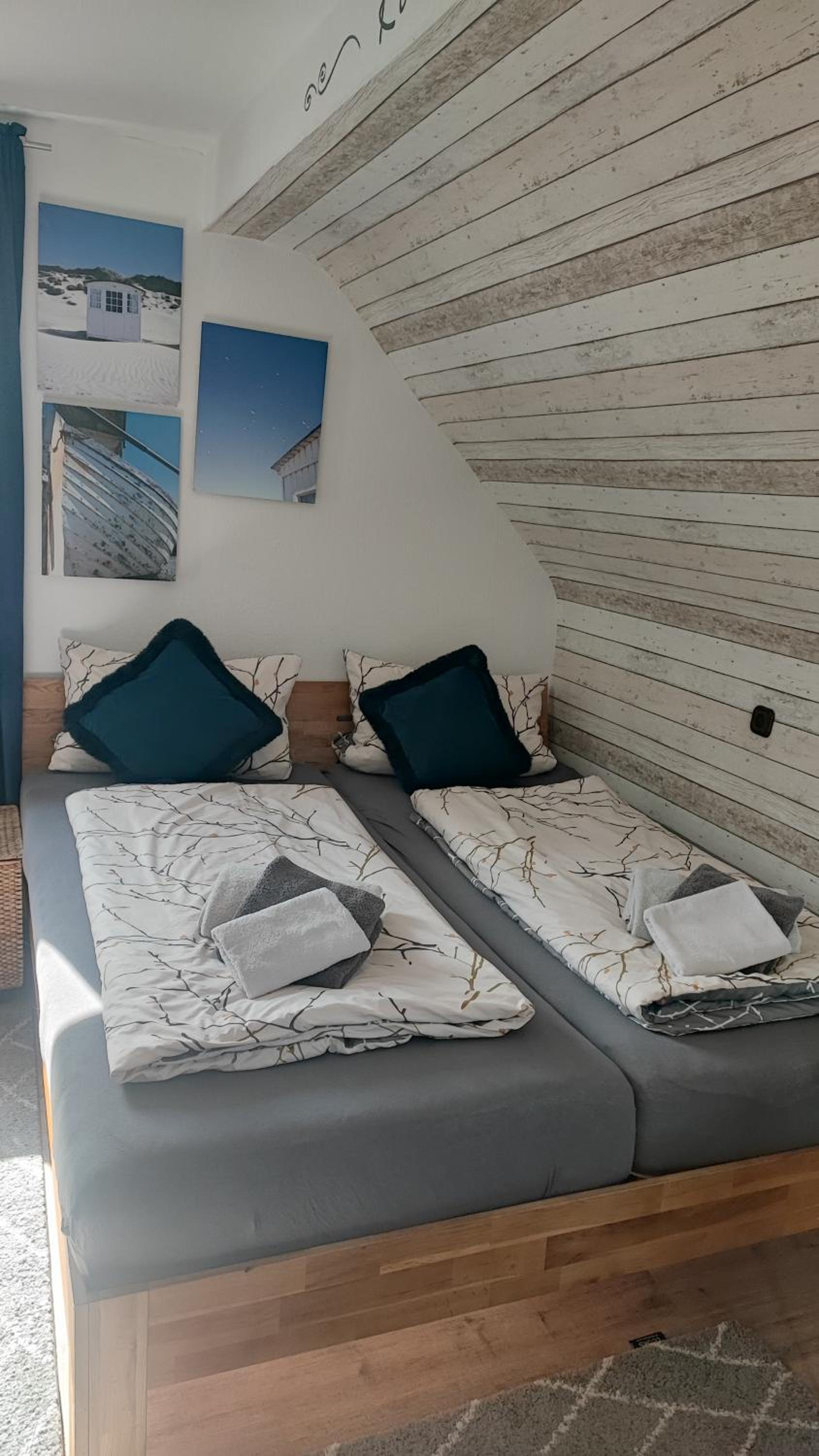 Deluxe Double Room (2 Adults + 1 Child) photo 1