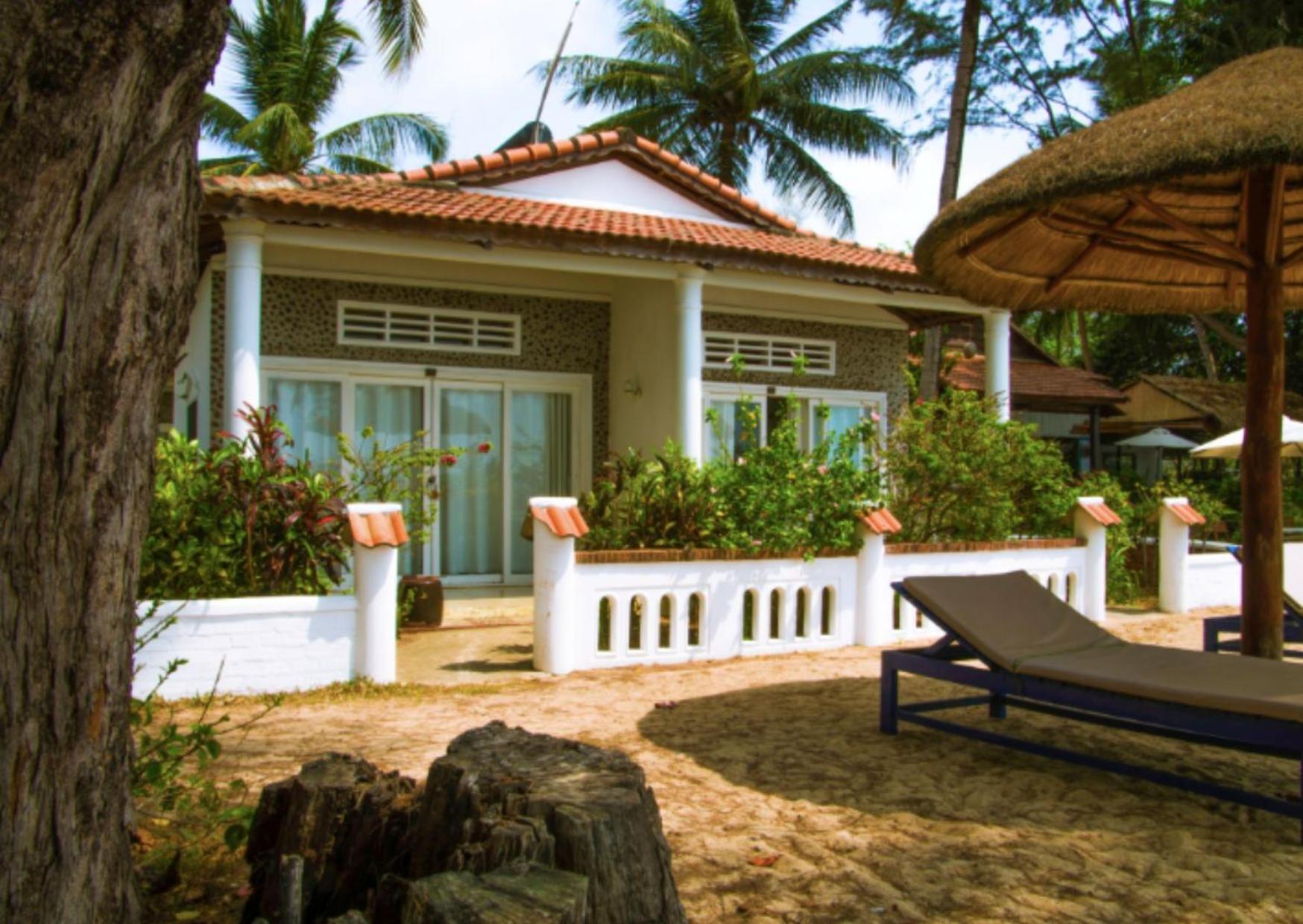 Double Room - Beachfront photo 2