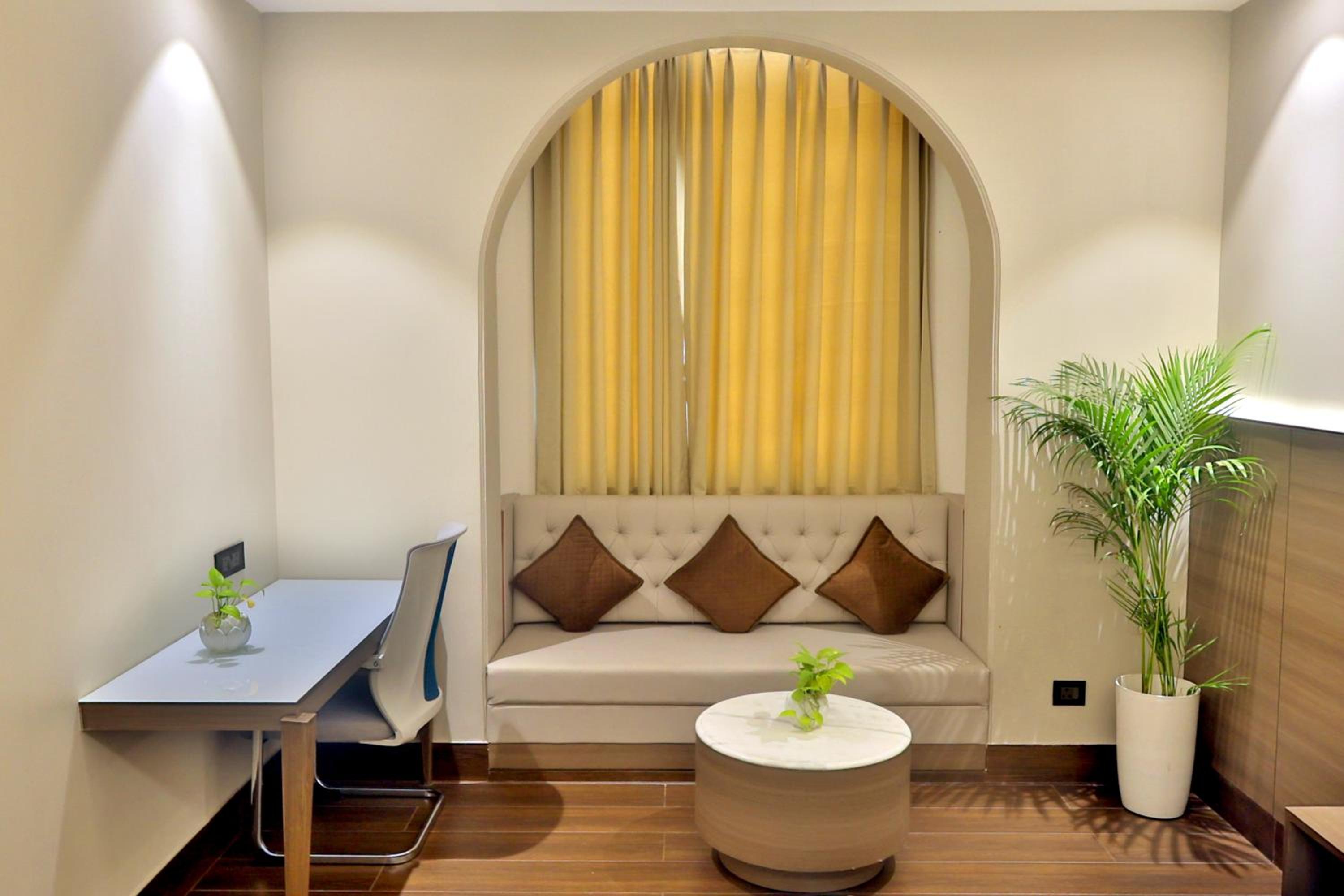 Executive Suite - Photo 16