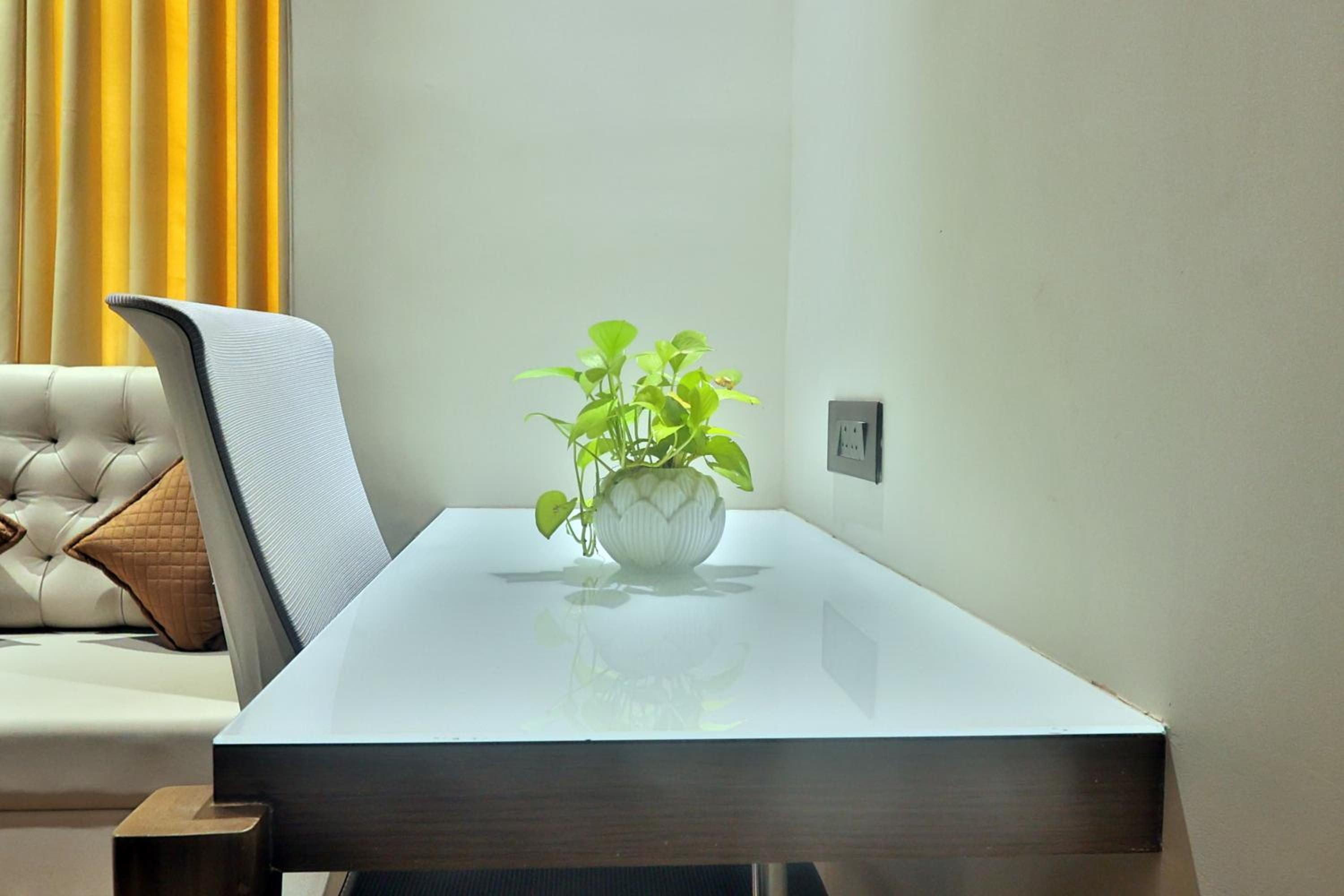 Executive Suite - Photo 14