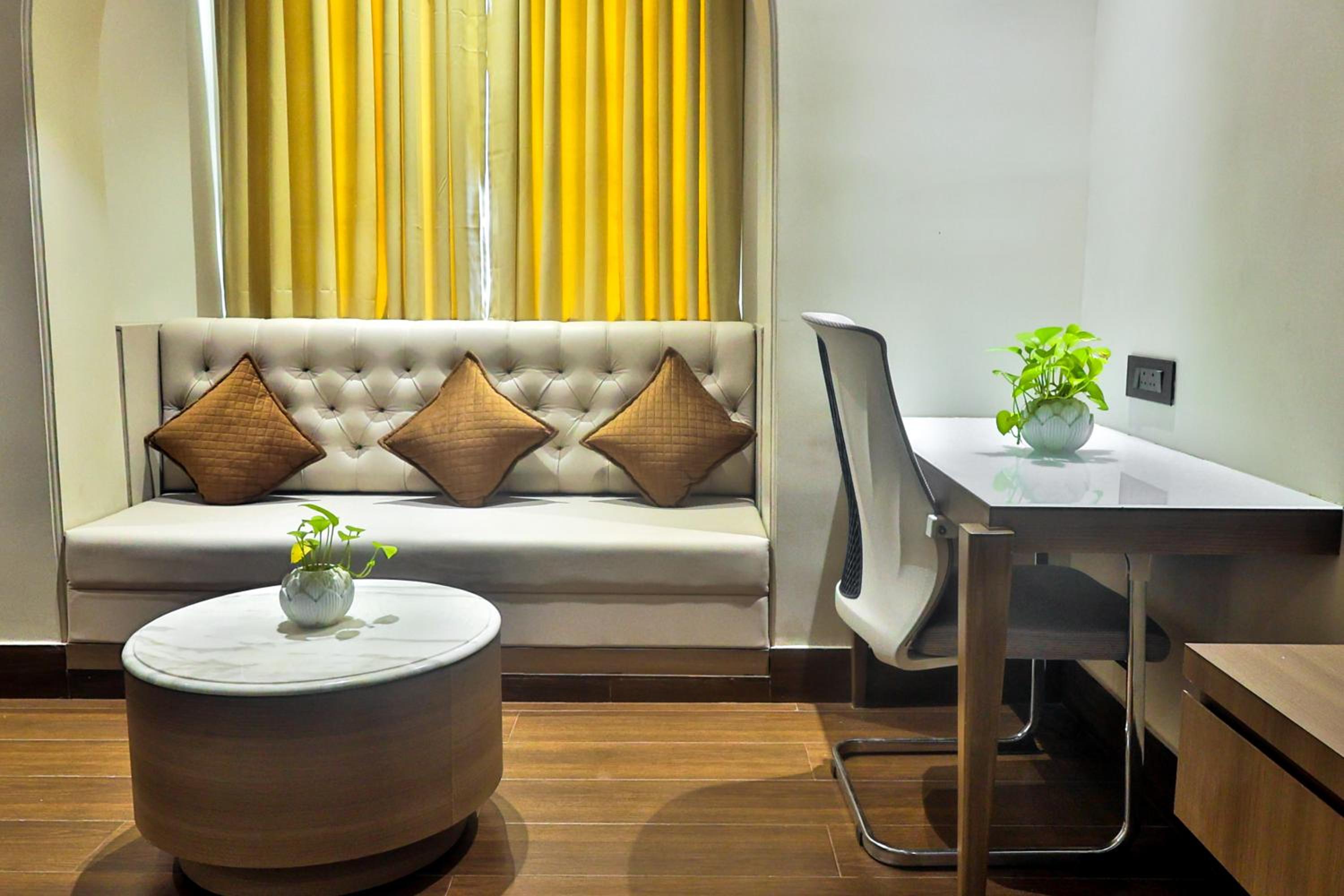 Executive Suite - Photo 20