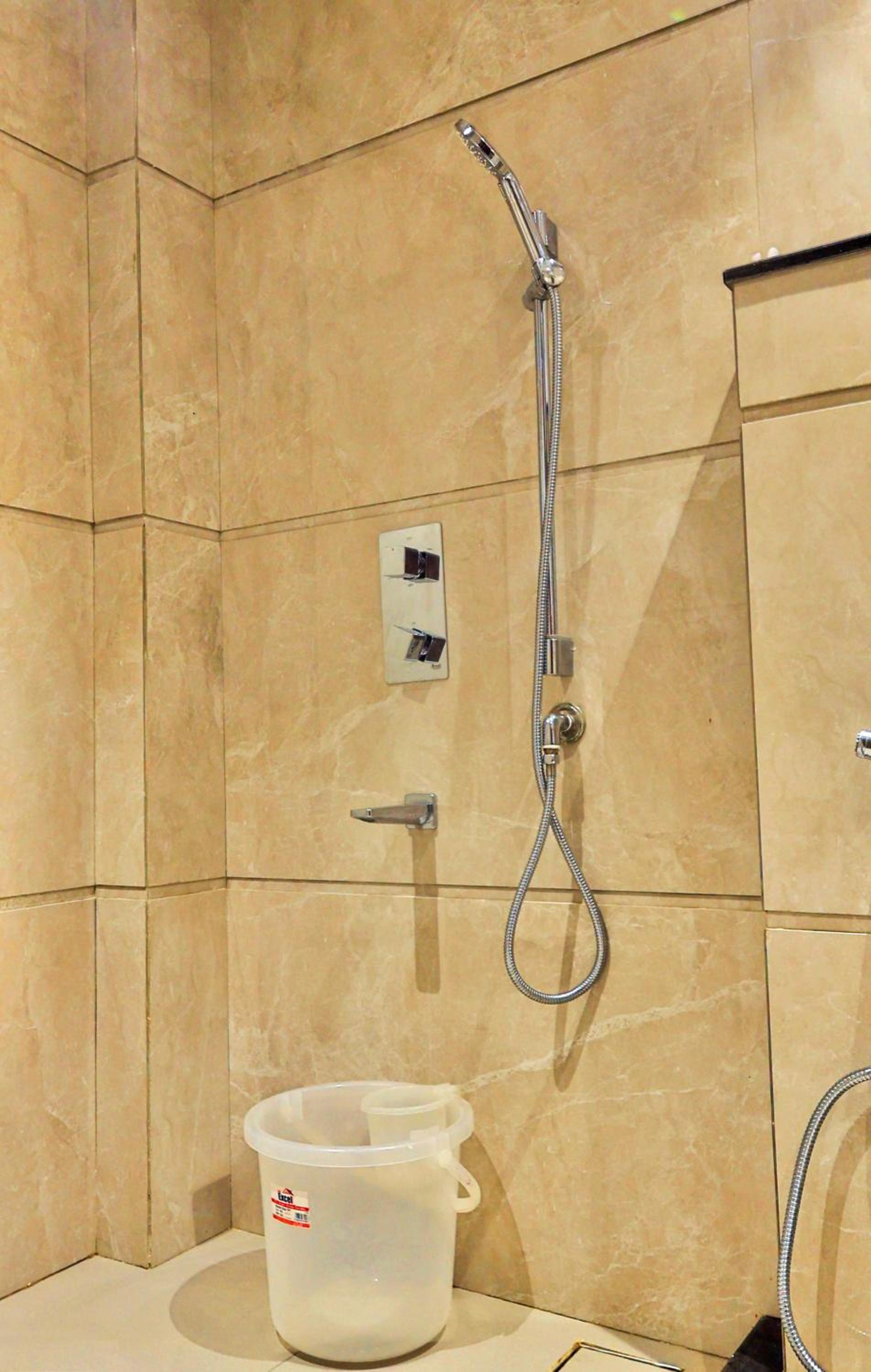 Executive Suite - Photo 4
